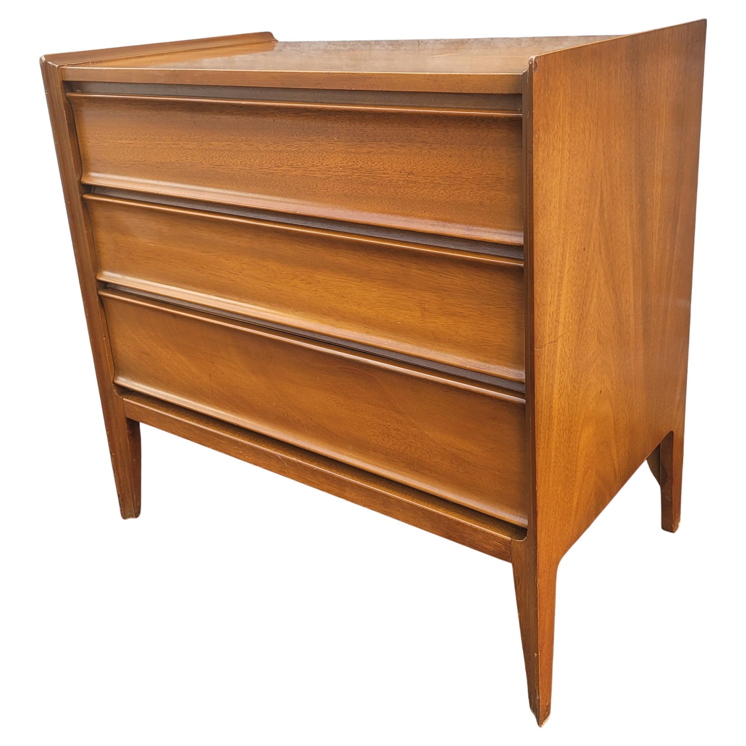 Woodwork 1950s Mid-Century Danish Modern Teak United Furniture Chest of Drawers For Sale