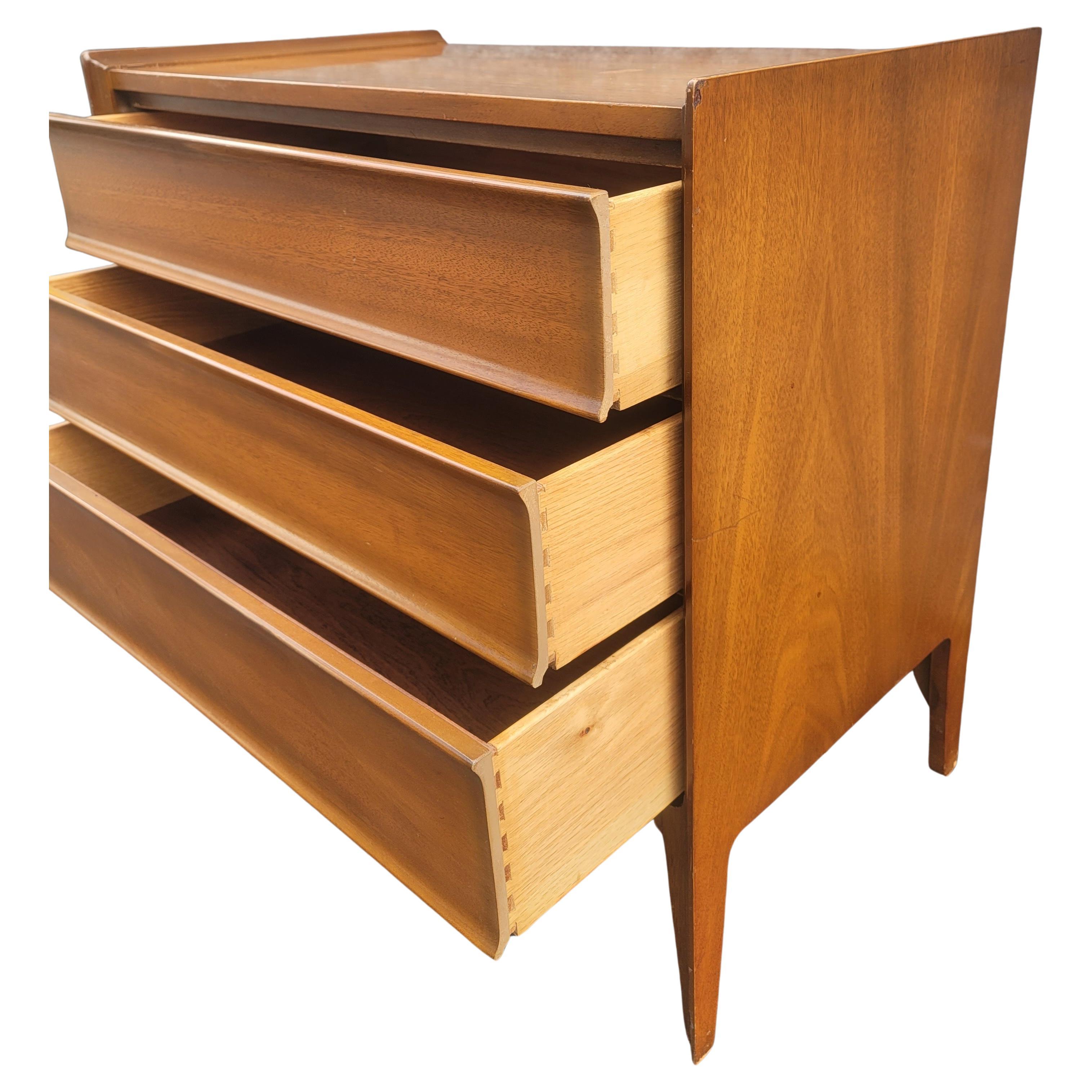 20th Century 1950s Mid-Century Danish Modern Teak United Furniture Chest of Drawers For Sale