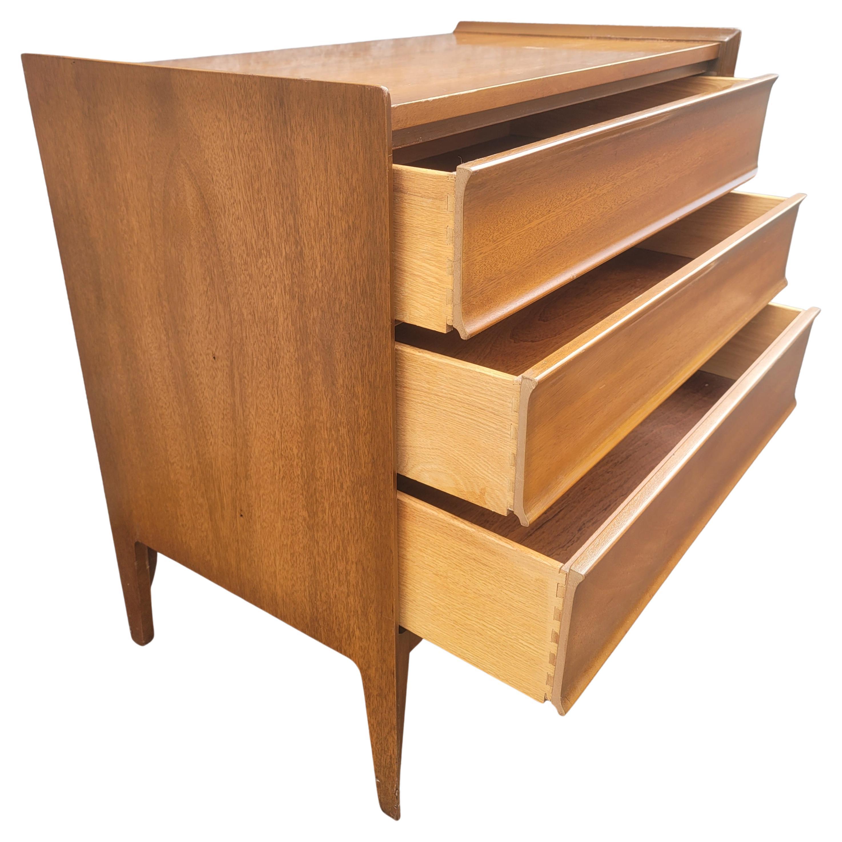 1950s Mid-Century Danish Modern Teak United Furniture Chest of Drawers For Sale 1