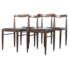 Juego de cuatro sillas de comedor de teca oscura de mediados de los años 50