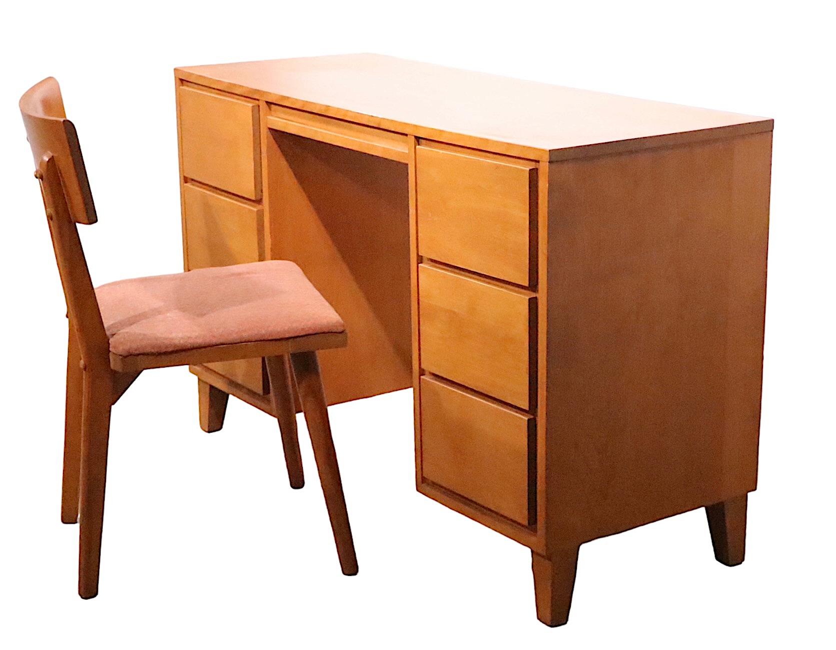 1950's Mid Century Desk and Chair Conant Ball  Modern Mates by Leslie Diamond   For Sale 3