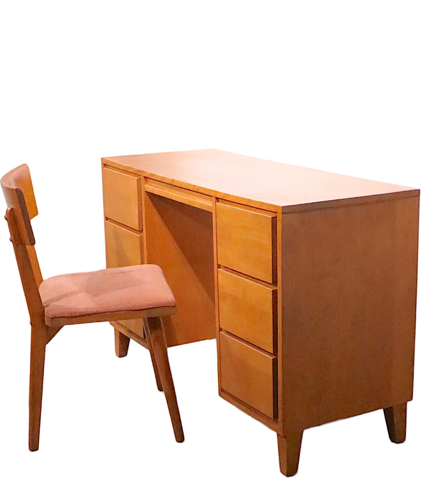 1950's Mid Century Desk and Chair Conant Ball  Modern Mates by Leslie Diamond   For Sale 4