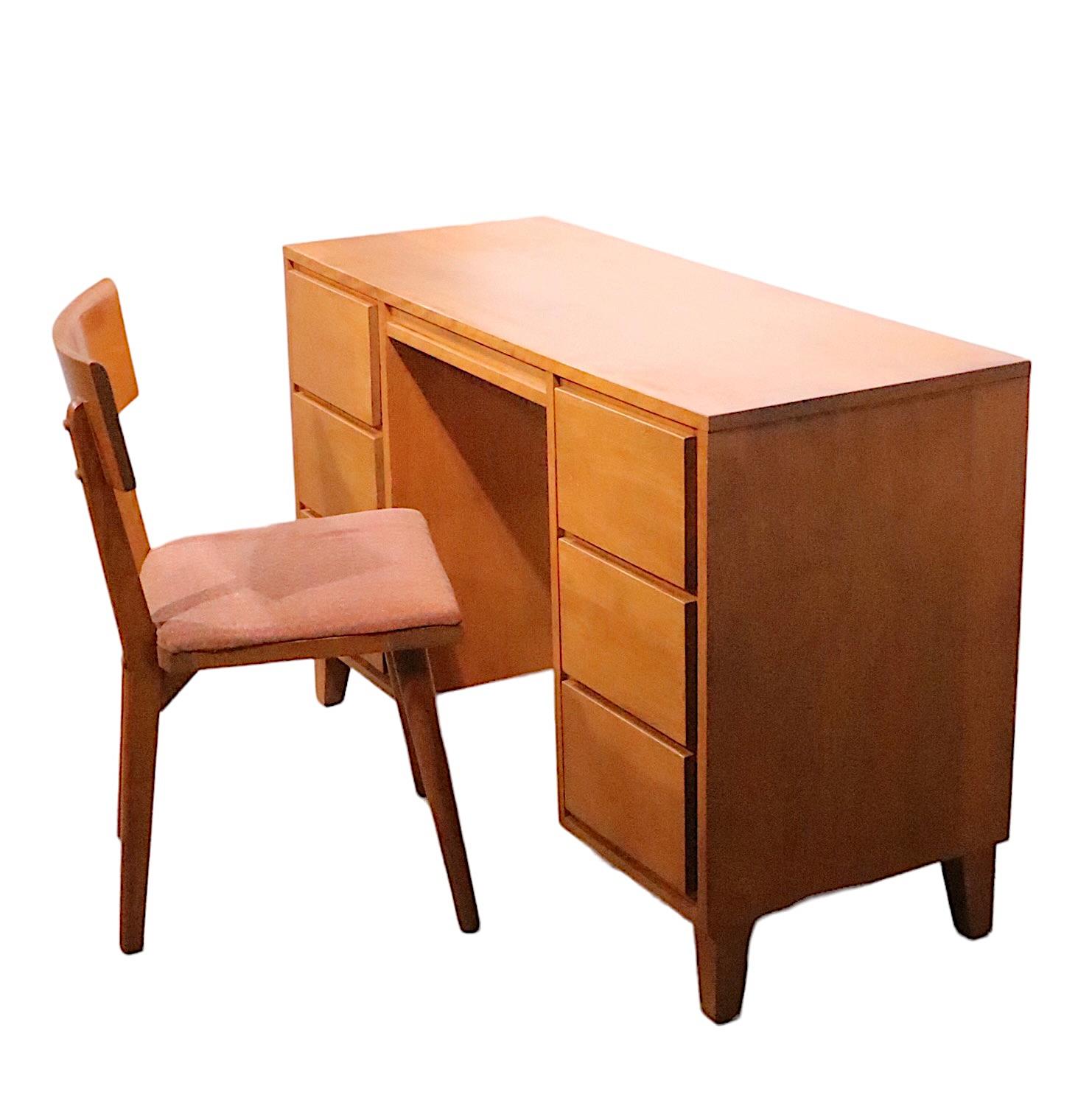 1950's Mid Century Desk and Chair Conant Ball  Modern Mates by Leslie Diamond   For Sale 5