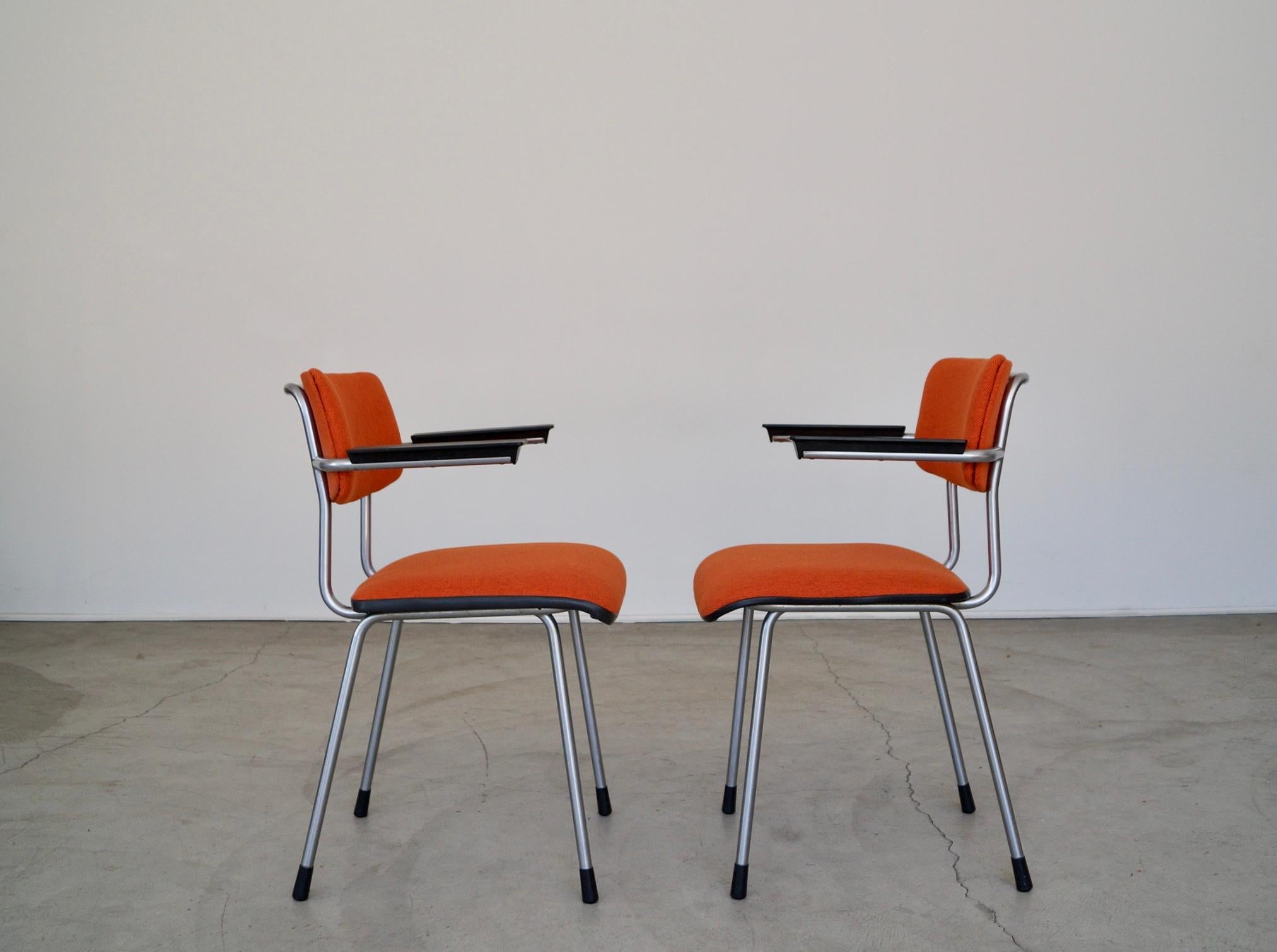 Aluminium Paire de fauteuils Modernity hollandais du milieu du siècle dernier des années 1950 en vente