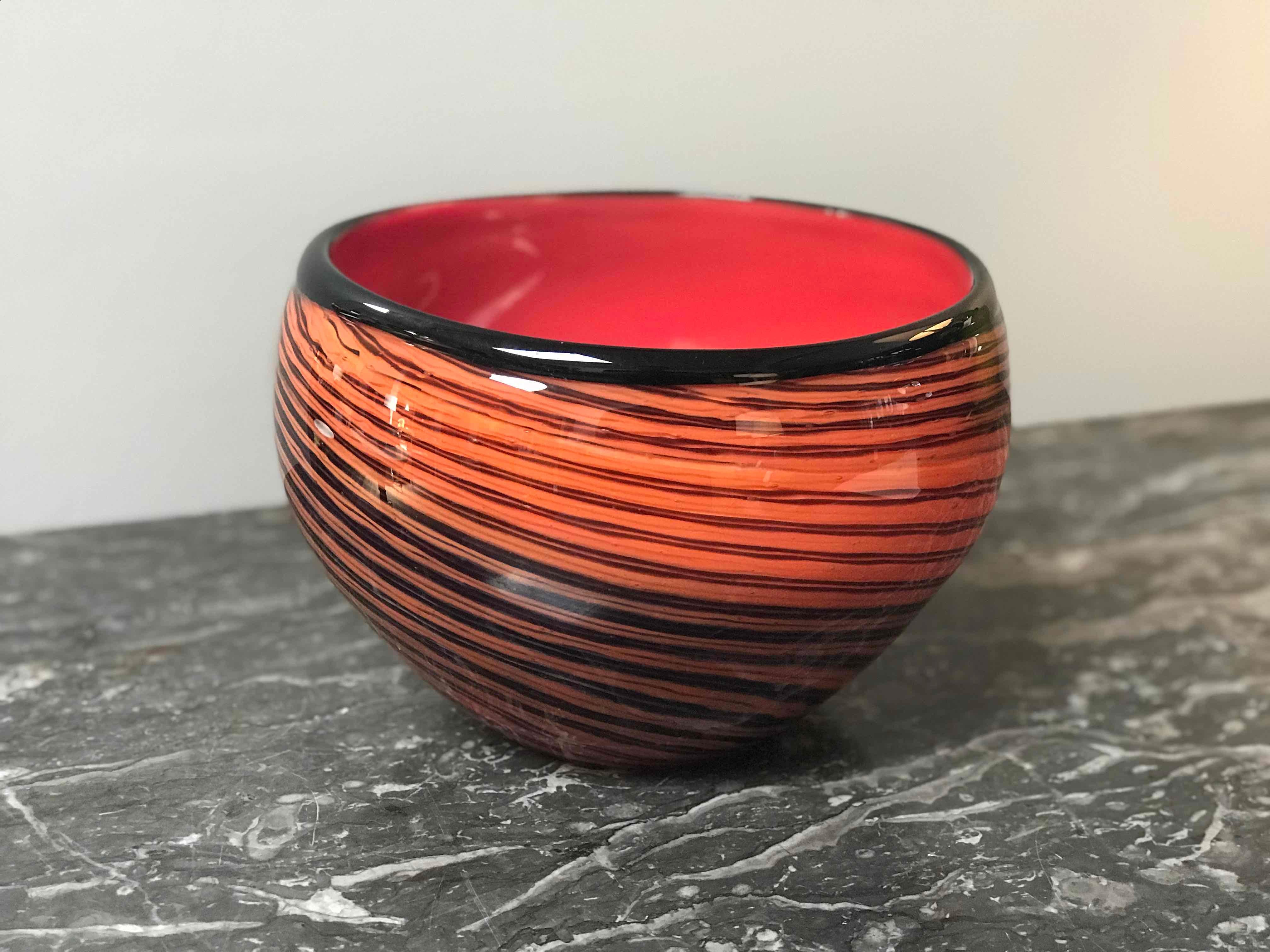 1950s Mid-Century English Red Studio Glass Bowl In Good Condition In Los Angeles, CA