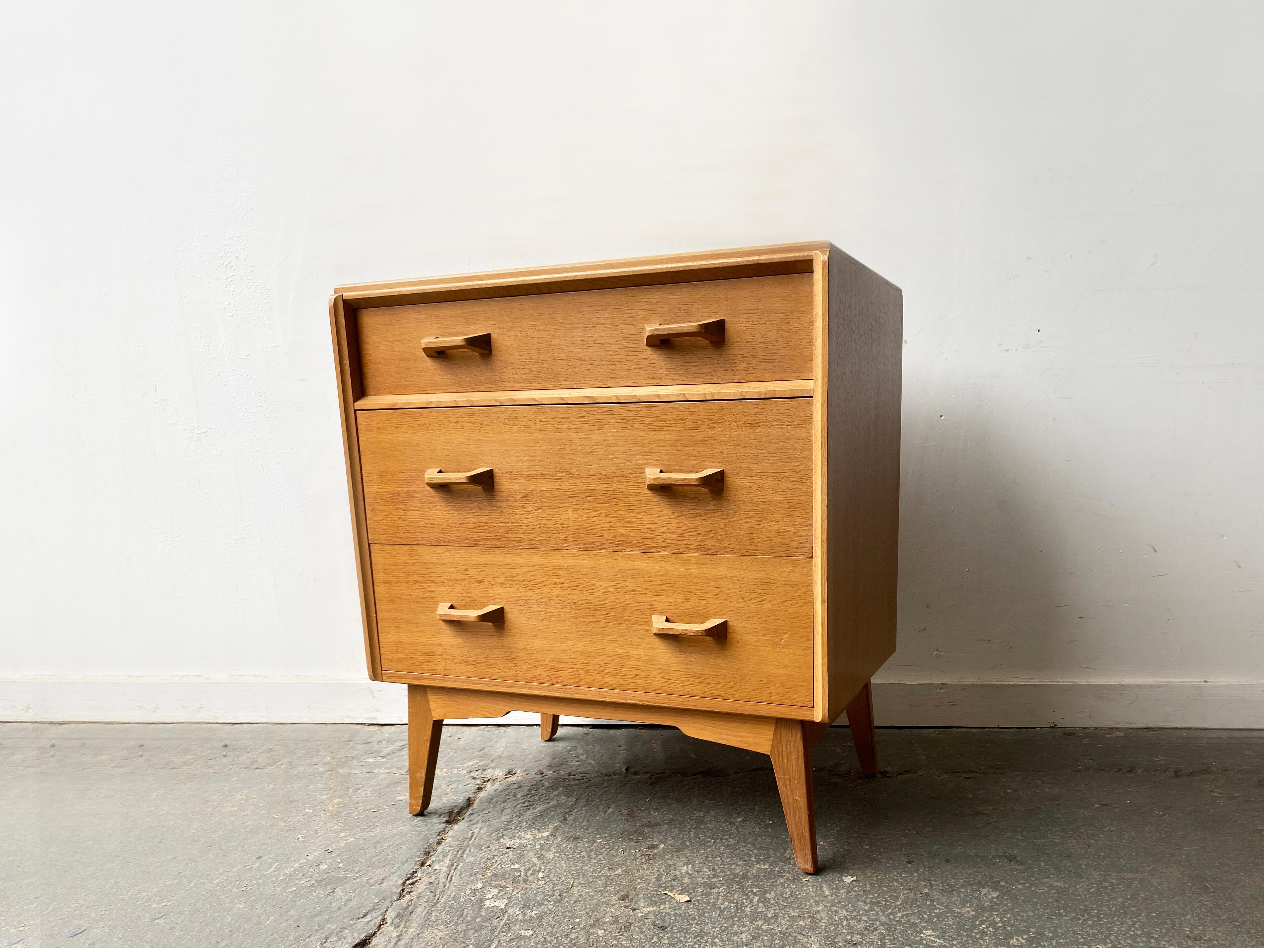 1950's Mid-Century G-Plan / E Gomme 'Brandon' Eiche Kommode Schubladen im Zustand „Hervorragend“ im Angebot in London, GB