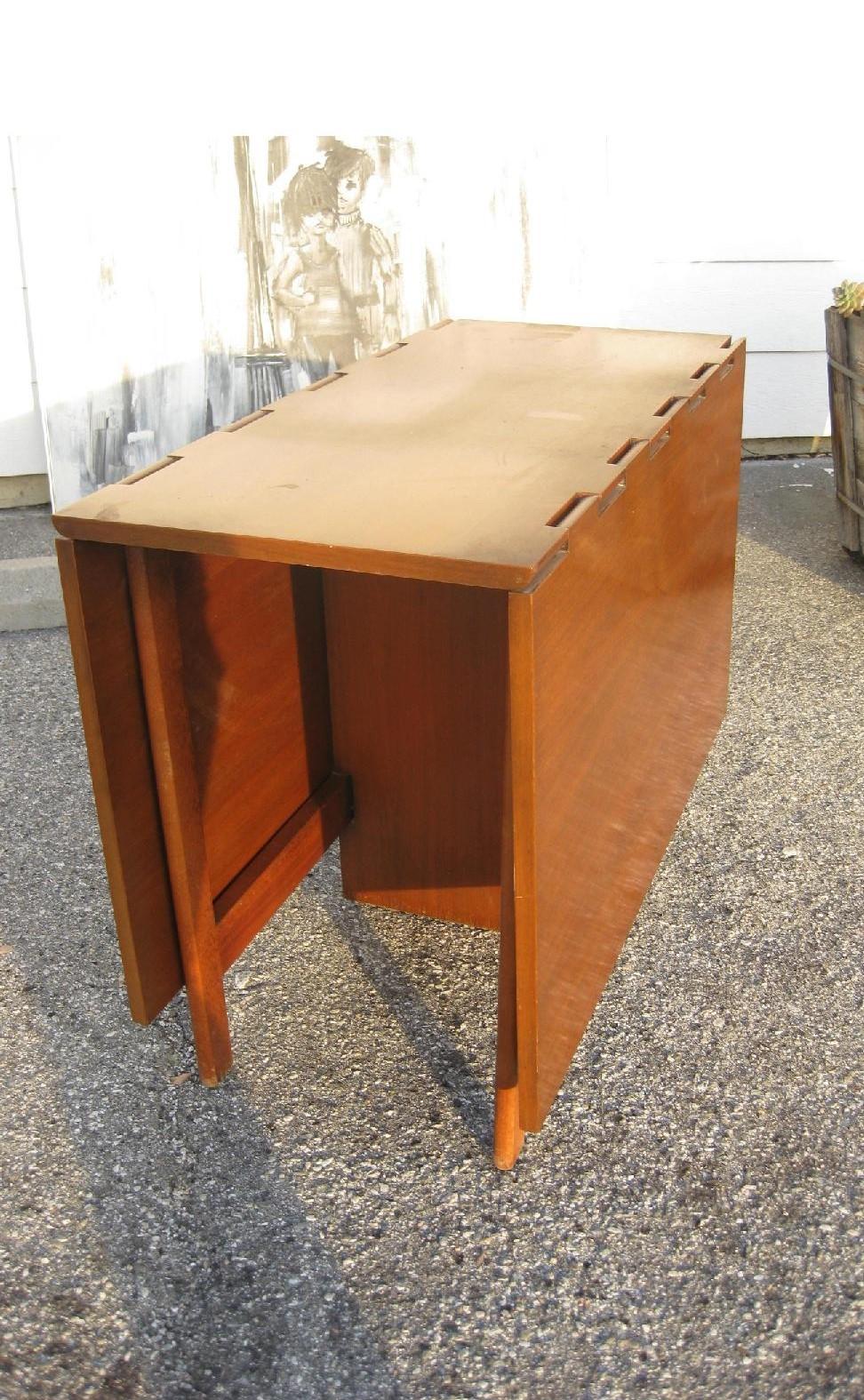 1950s Mid Century George Nelson for Herman Miller Gate Leg Dining Table In Good Condition For Sale In Monrovia, CA