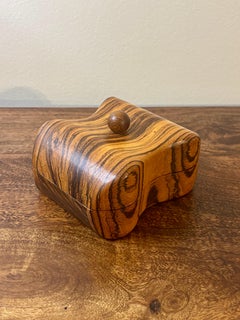 Scatola con coperchio in legno di zebrano realizzata a mano nel 1950, metà secolo.