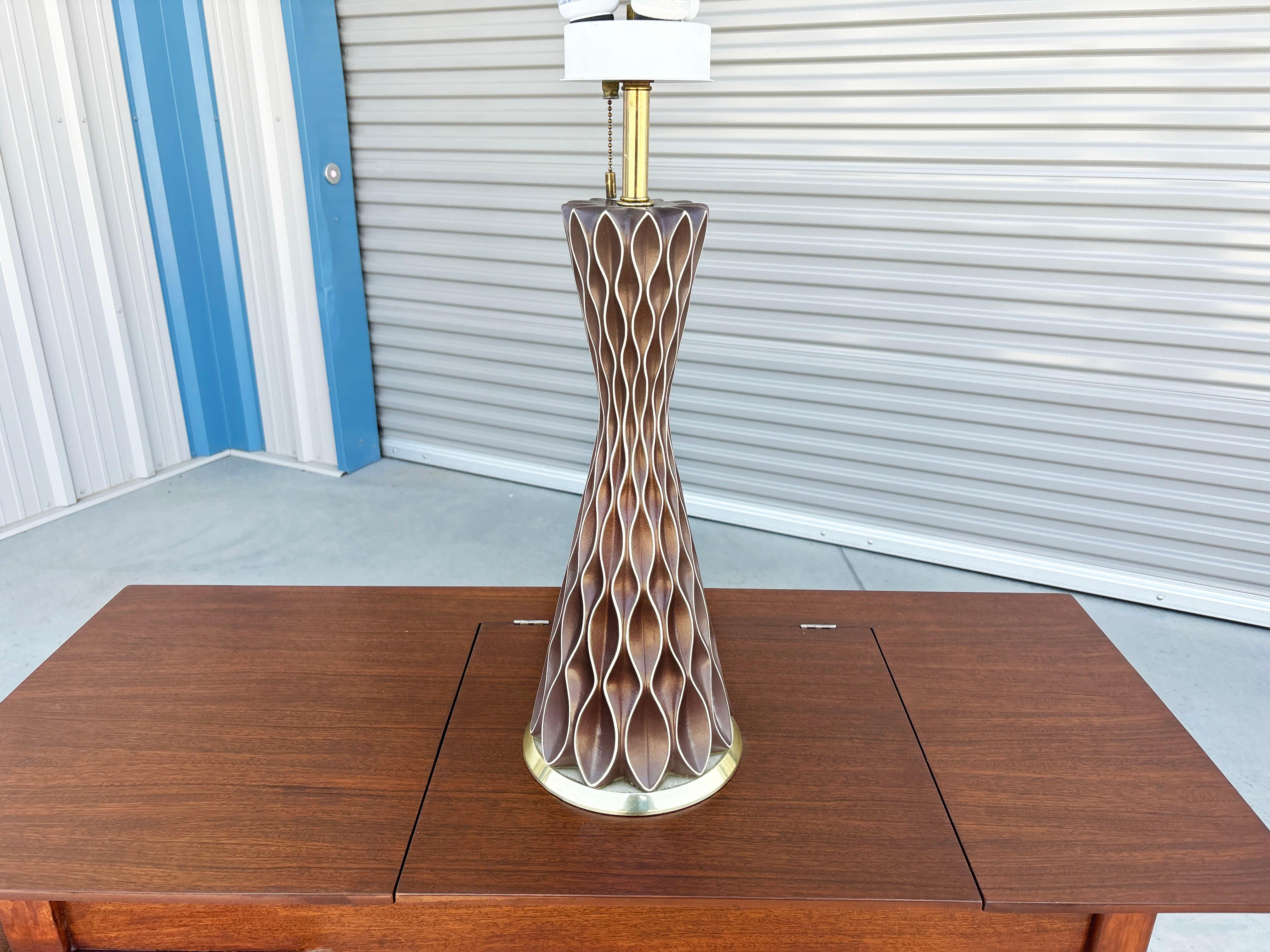 Mid-Century moderno Lampada a nido d'ape del 1950 di Gerald Thurston per Lightolier in vendita