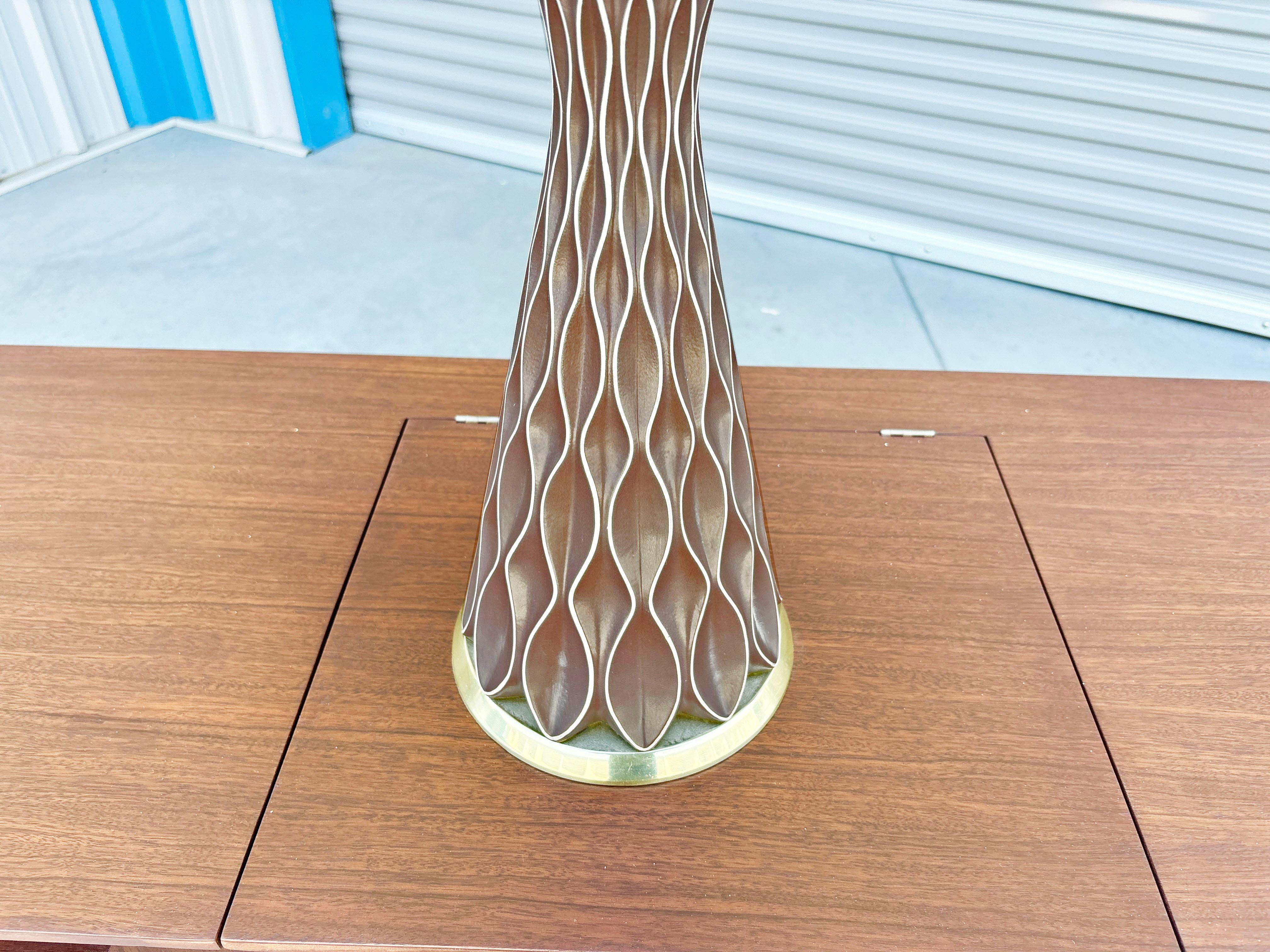 Ottone Lampada a nido d'ape del 1950 di Gerald Thurston per Lightolier in vendita