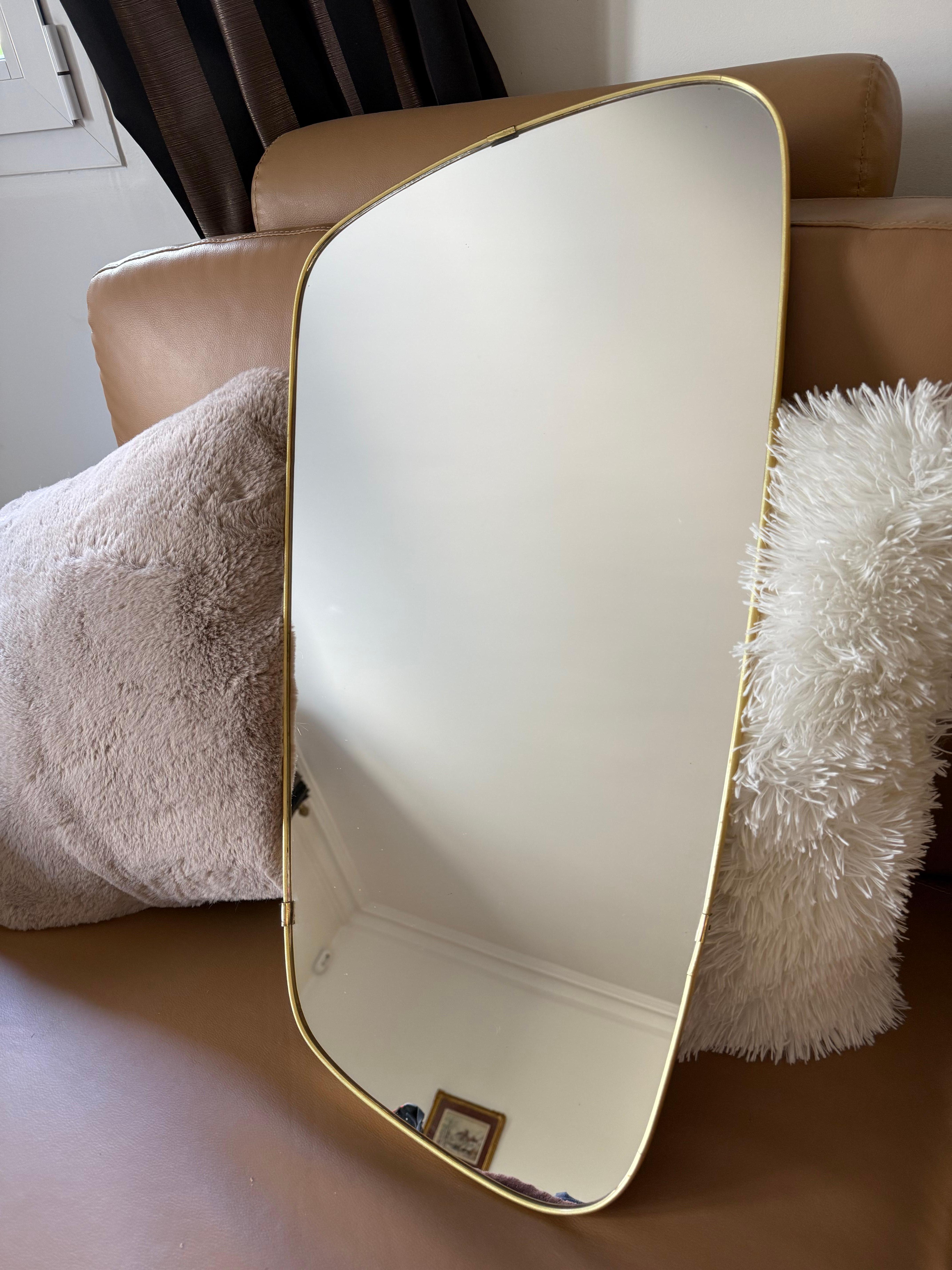 Specchio da parete asimmetrico in ottone del 1950 in stile Gio Ponti in vendita 5
