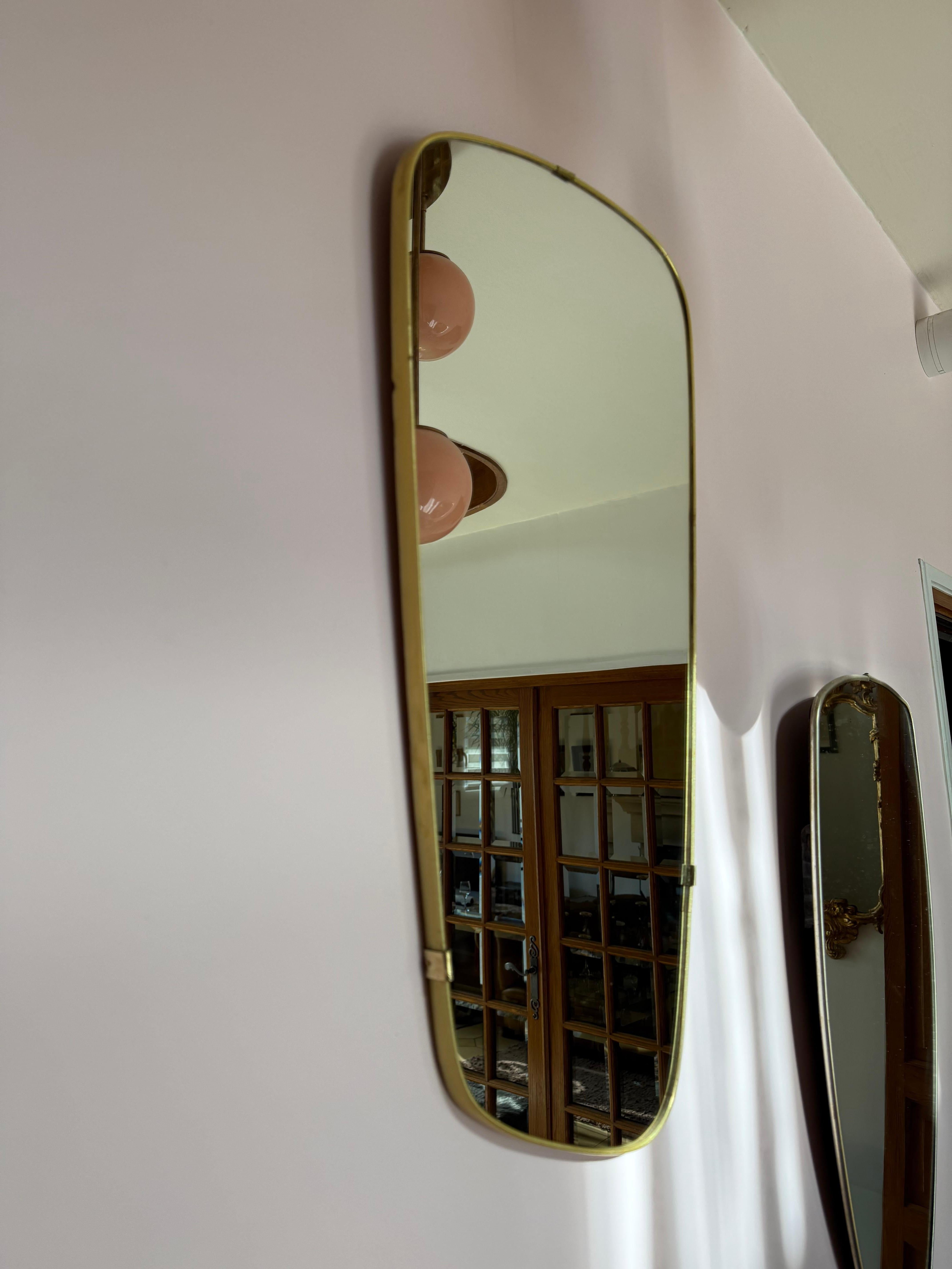 Specchio da parete asimmetrico in ottone del 1950 in stile Gio Ponti in vendita 8