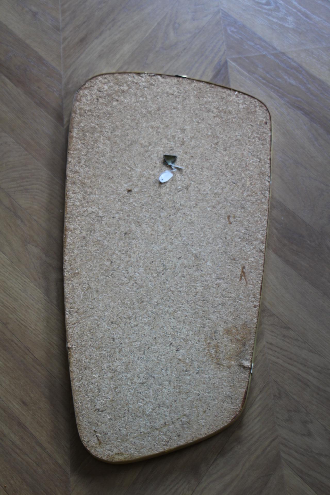 Specchio da parete asimmetrico in ottone del 1950 in stile Gio Ponti In condizioni buone in vendita a Saint-Ouen, FR