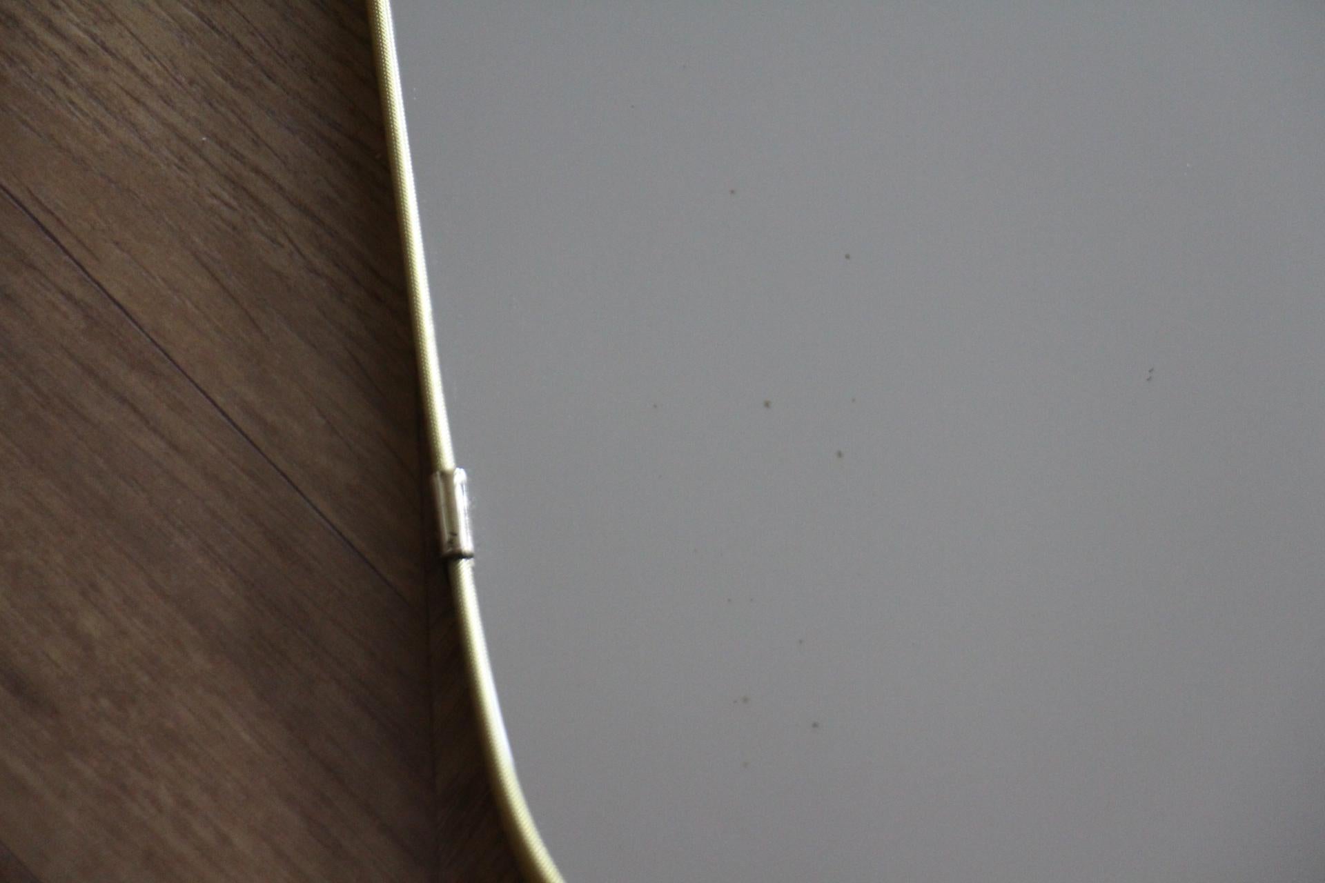Specchio da parete asimmetrico in ottone del 1950 in stile Gio Ponti in vendita 1