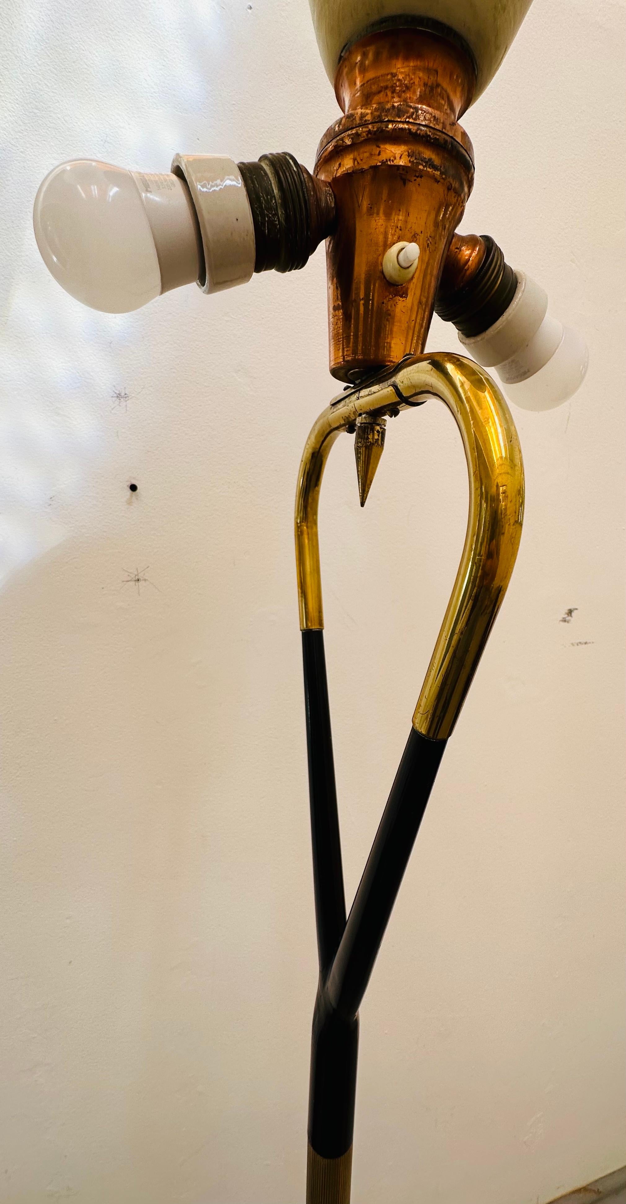 1950s Mid Century Italian Brass & Black Lacquered Wood Tripod Floor Lamp 10