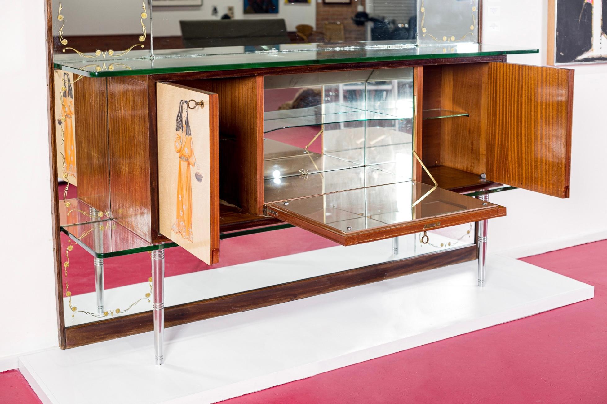 1950s Mid-Century Italian Mirrored Bar Cabinet Credenza with Asian Motif For Sale 3