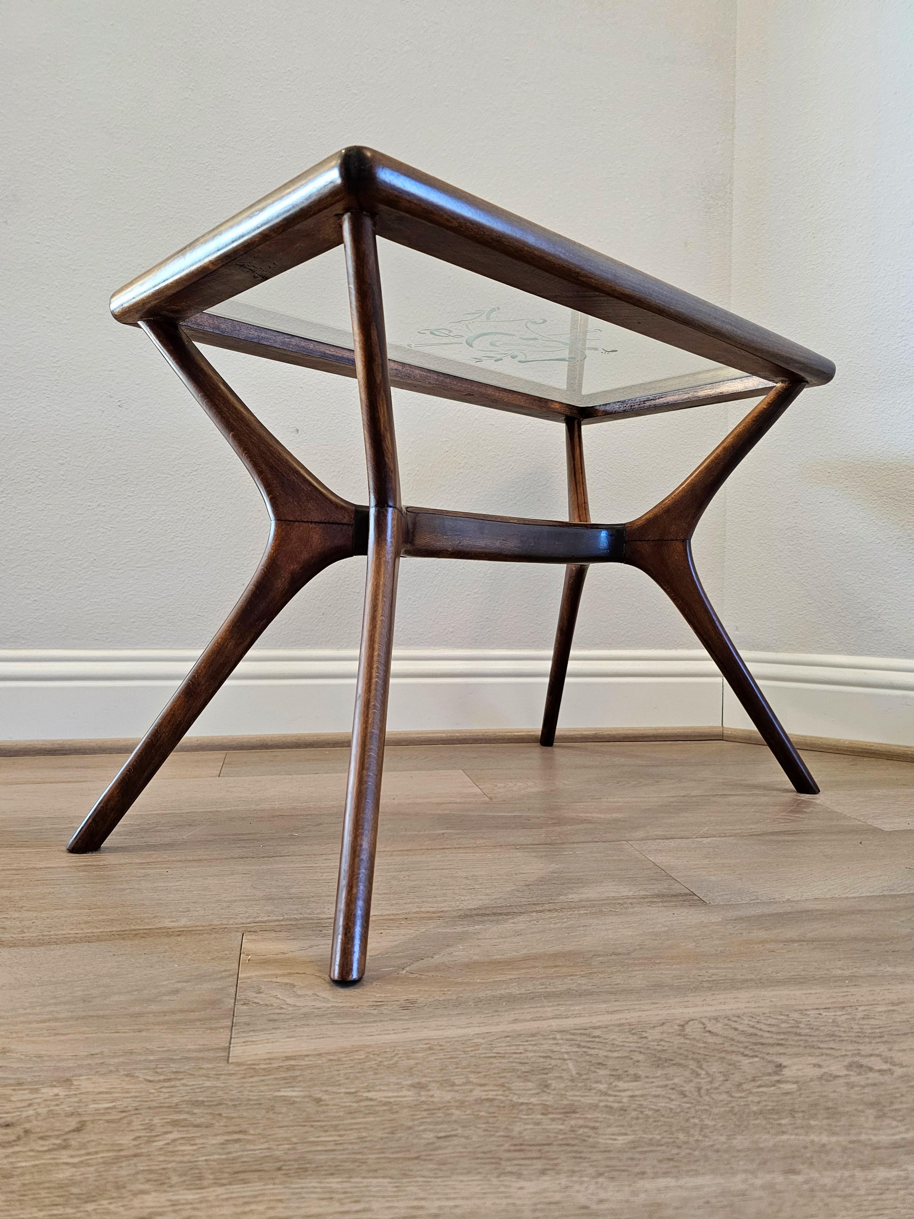 Carved 1950s Mid-Century Italian Modern Ico Parisi Style Sculptural Side Table  For Sale