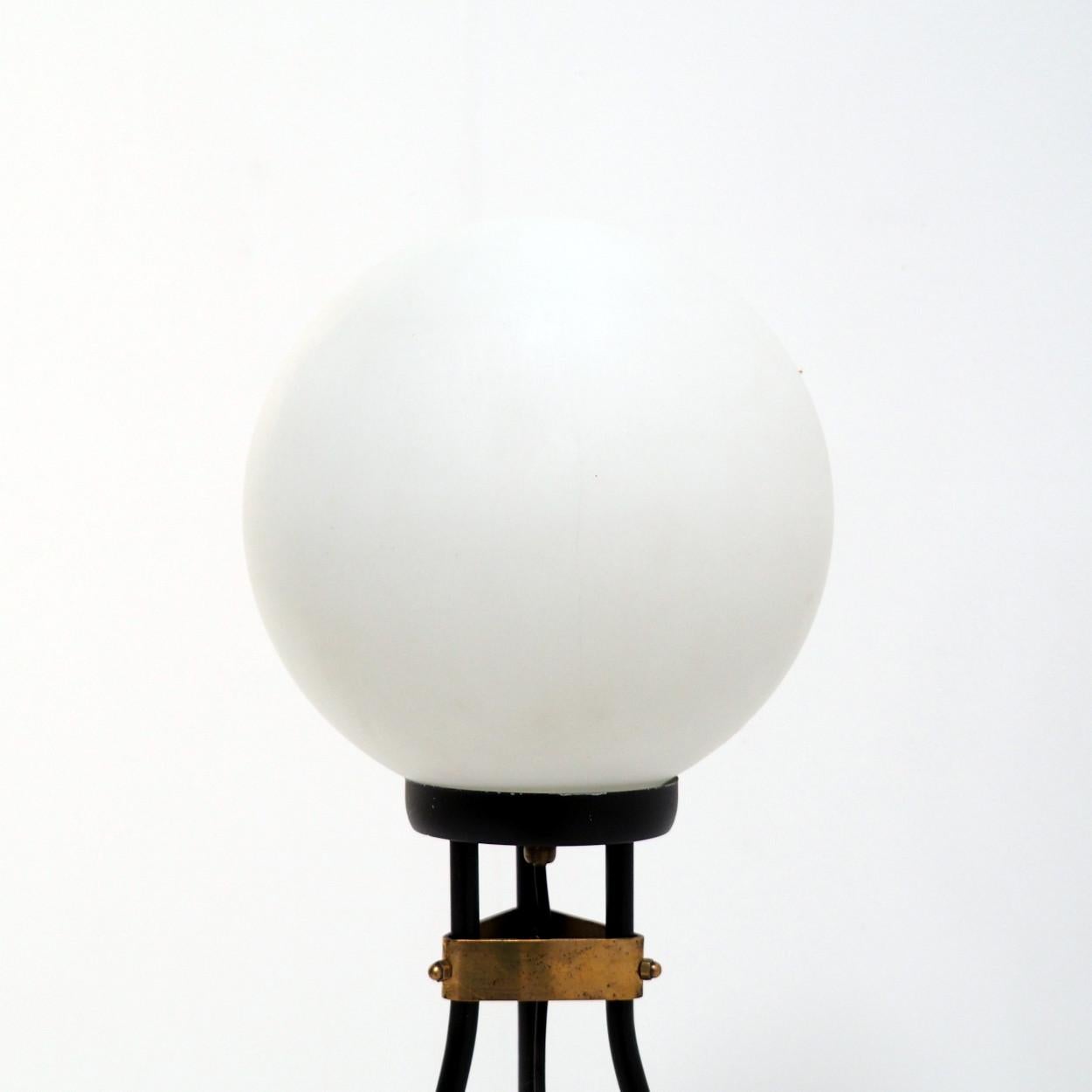 Milieu du XXe siècle 1950s Mid Century Italian Tripod Floor Lamp en vente