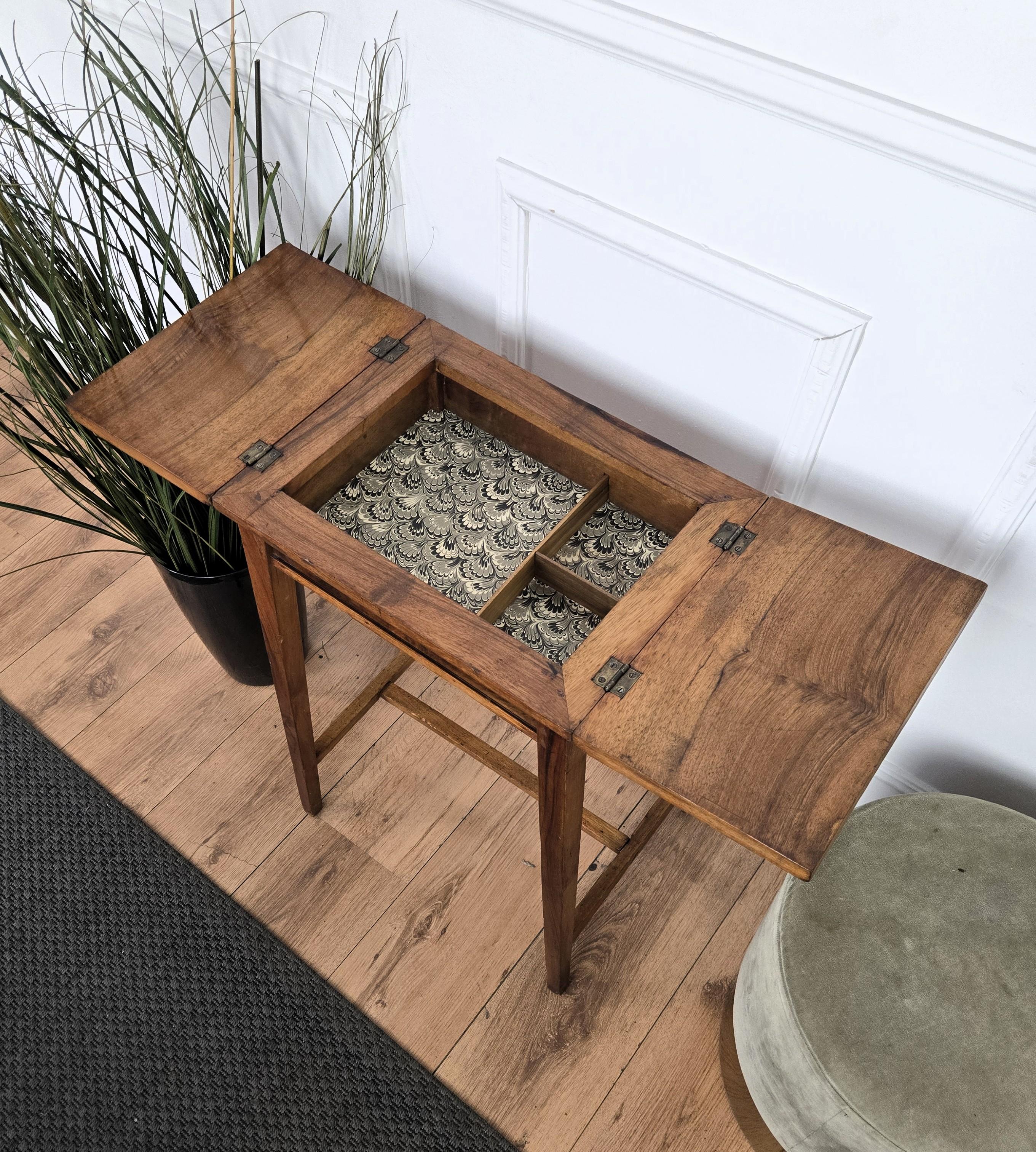 1950s Mid-Century Italian Walnut Inlay Chess Games Coffee Side Table For Sale 2