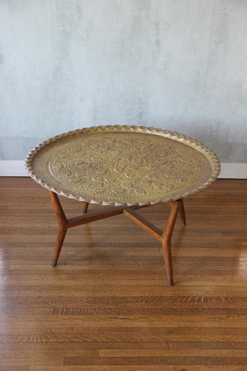 1950s Mid-Century Large Moroccan Tray Coffee Table In Good Condition For Sale In Los Angeles, CA