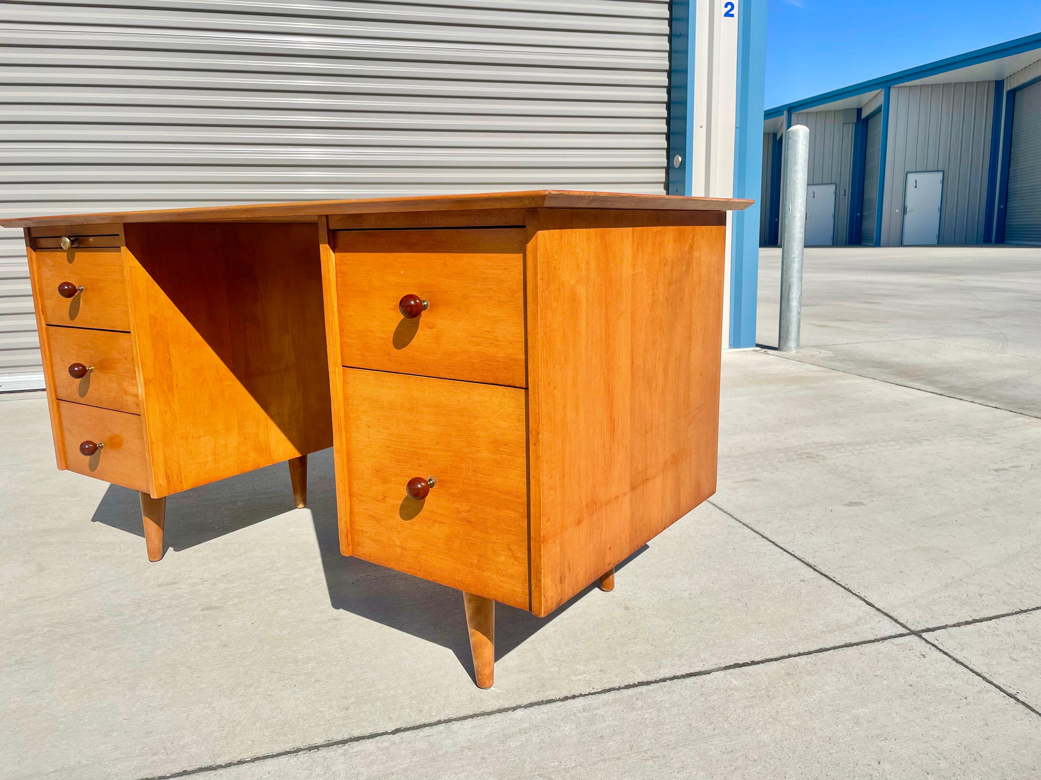 1950s Midcentury Maple Double Pedestal Desk by Paul McCobb In Good Condition In North Hollywood, CA