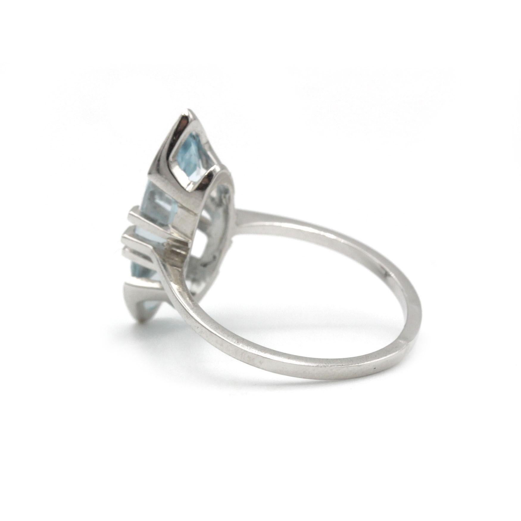 1950er Jahre Mid-Century Marquise Aquamarin Solitär Ring in 18K Weißgold (Marquiseschliff) im Angebot