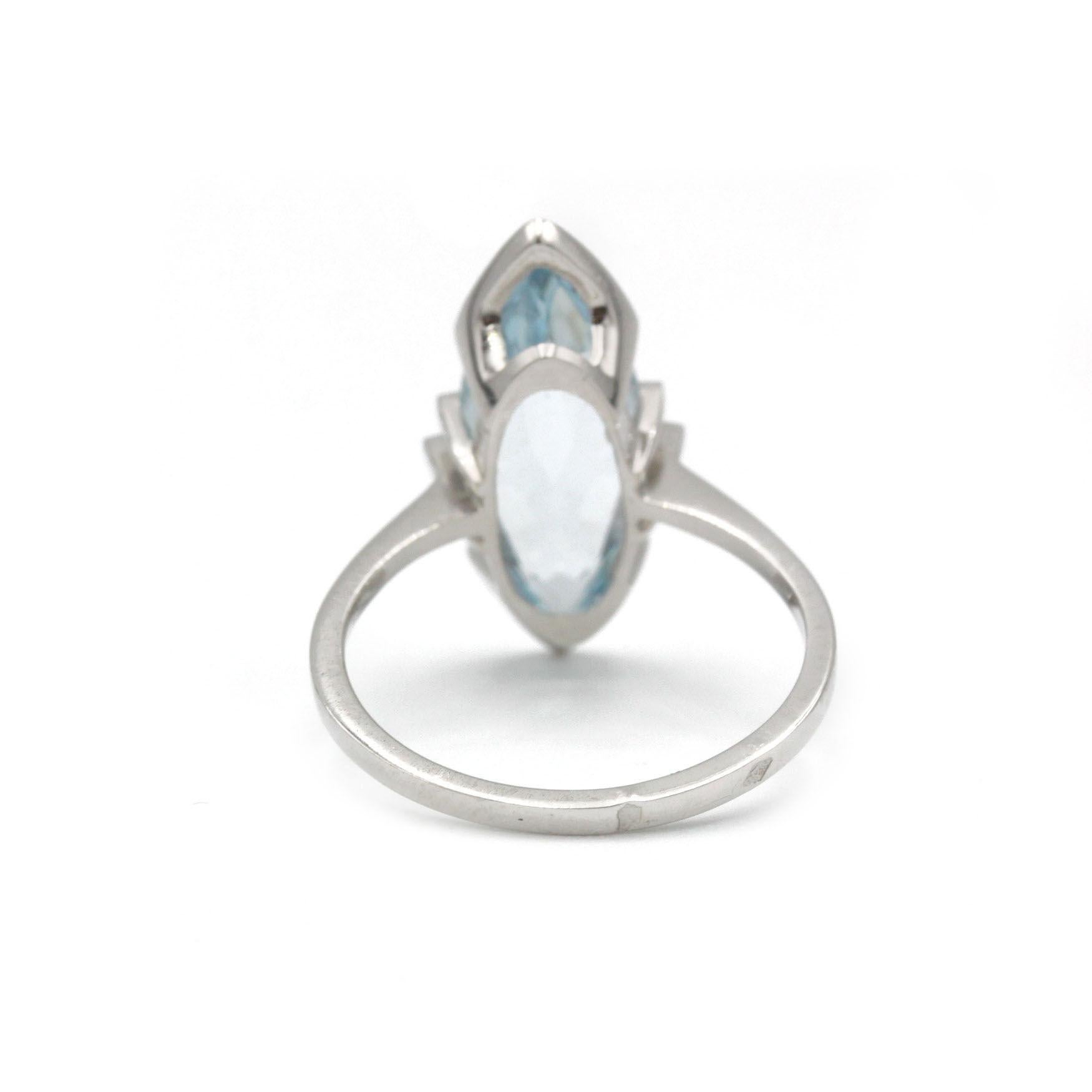 1950er Jahre Mid-Century Marquise Aquamarin Solitär Ring in 18K Weißgold im Zustand „Gut“ im Angebot in MONTMORENCY, FR