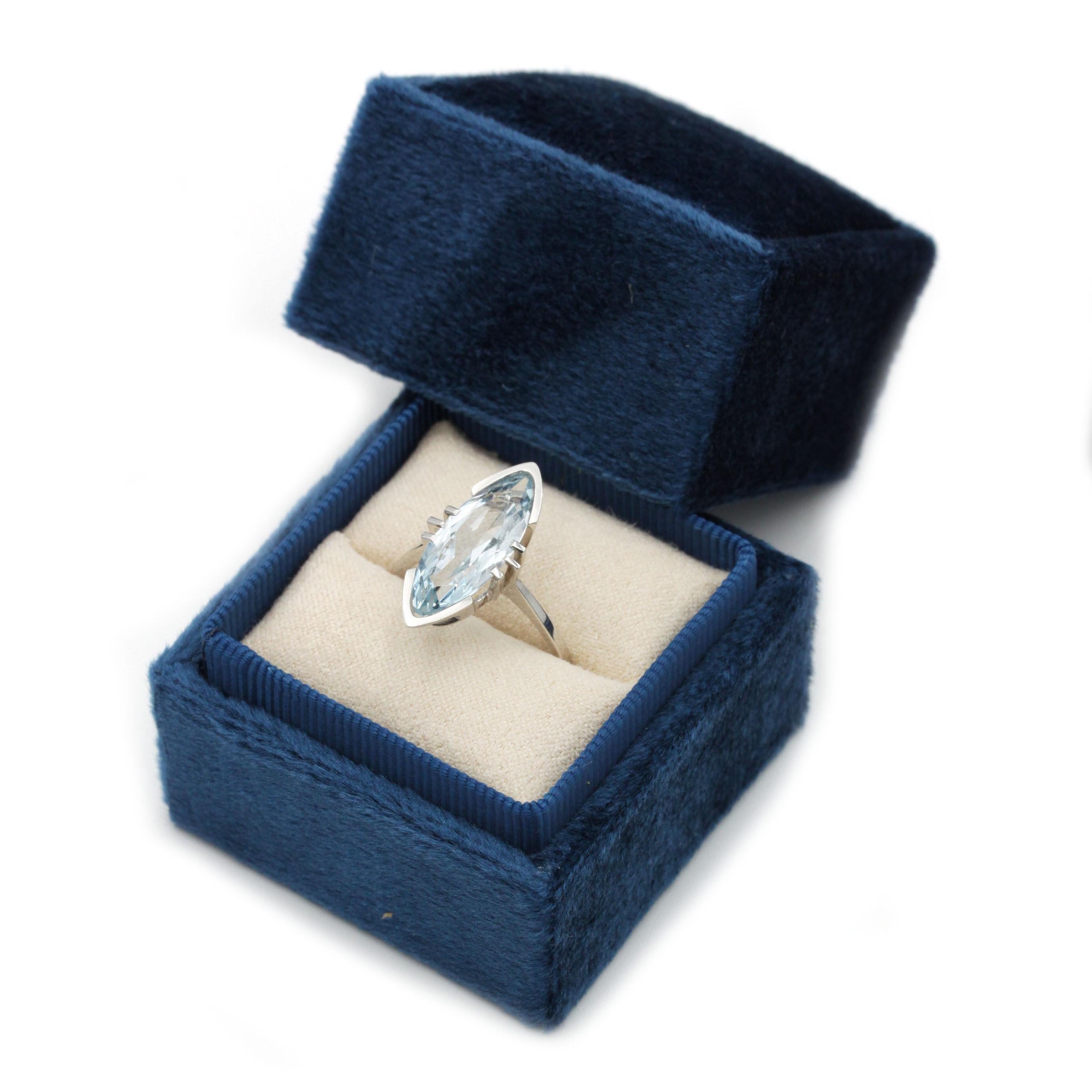 1950er Jahre Mid-Century Marquise Aquamarin Solitär Ring in 18K Weißgold Damen im Angebot