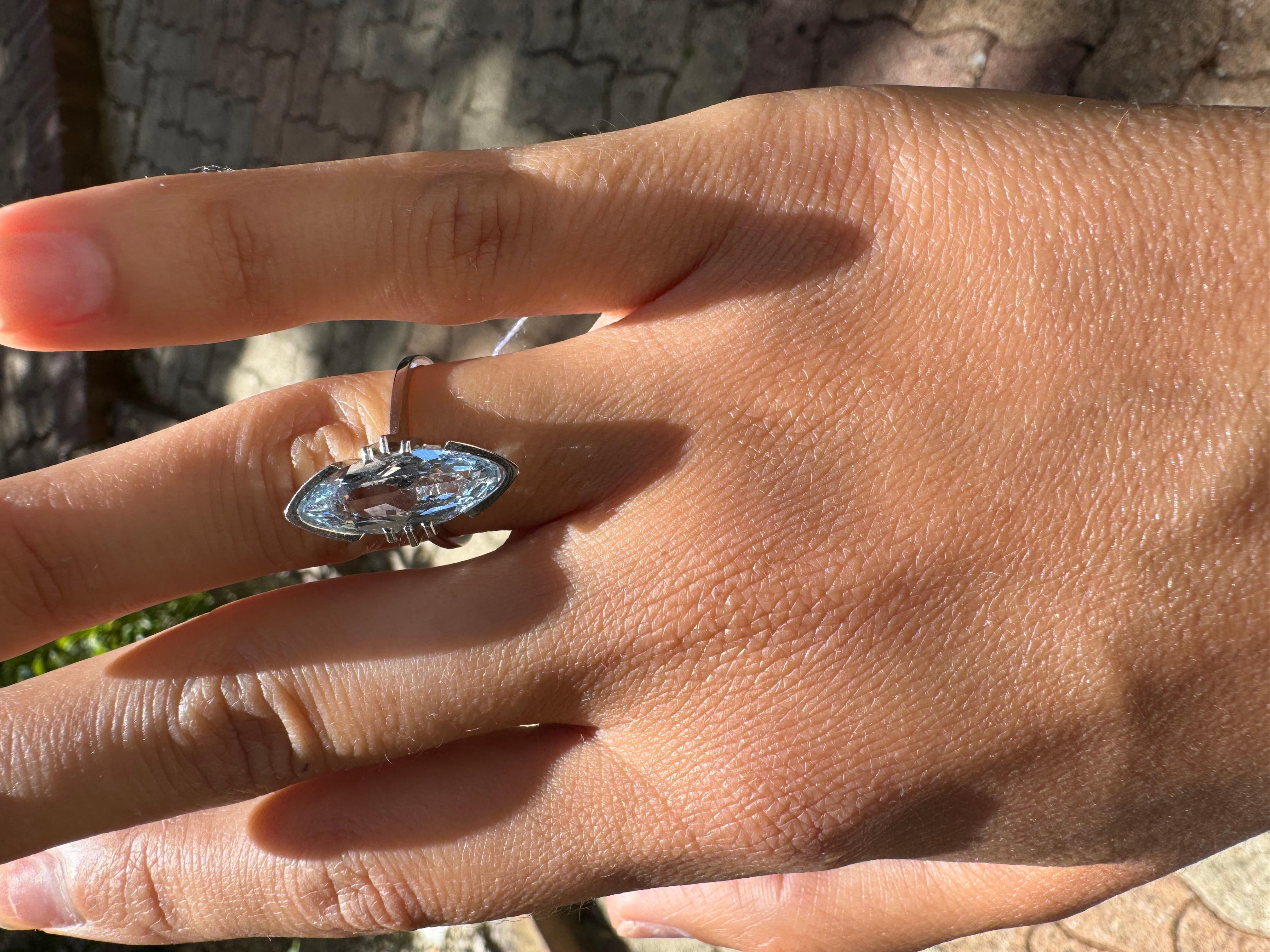 1950er Jahre Mid-Century Marquise Aquamarin Solitär Ring in 18K Weißgold im Angebot 1
