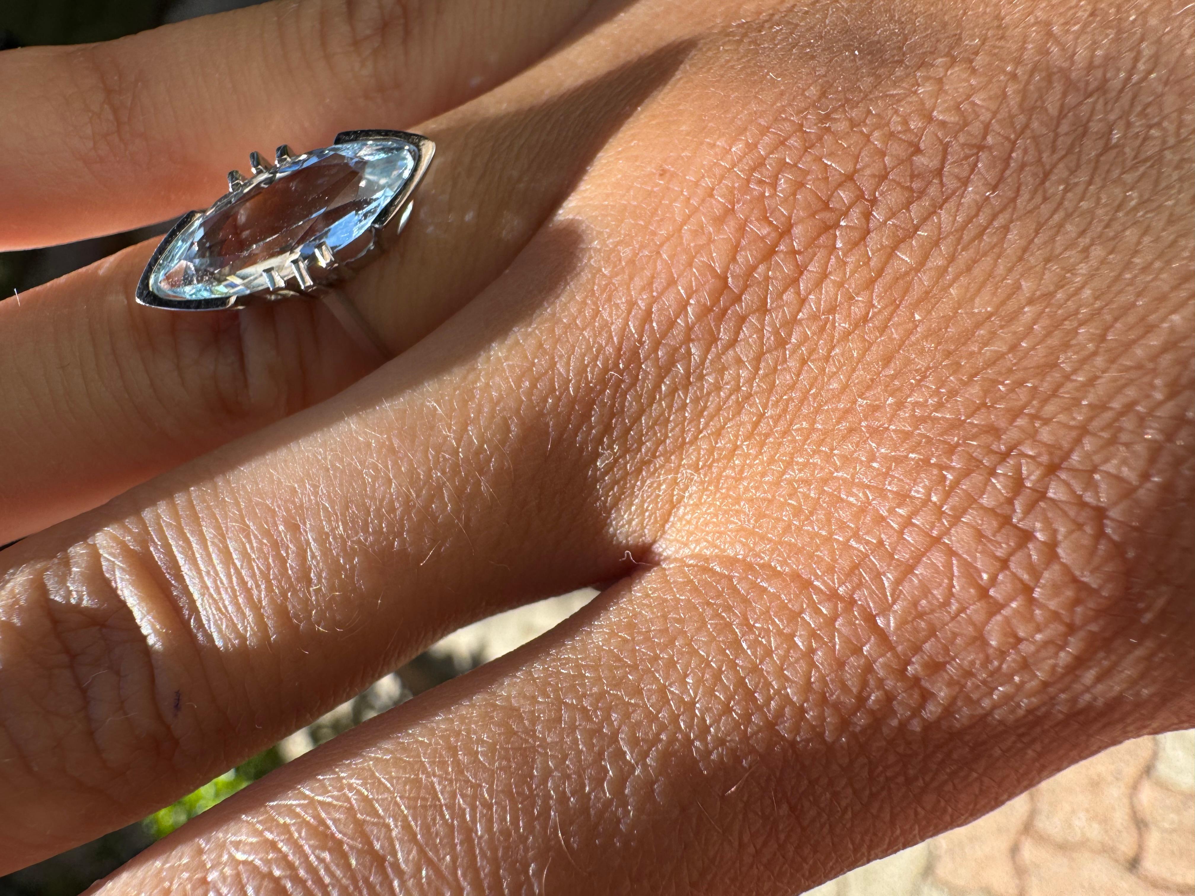 1950er Jahre Mid-Century Marquise Aquamarin Solitär Ring in 18K Weißgold im Angebot 2