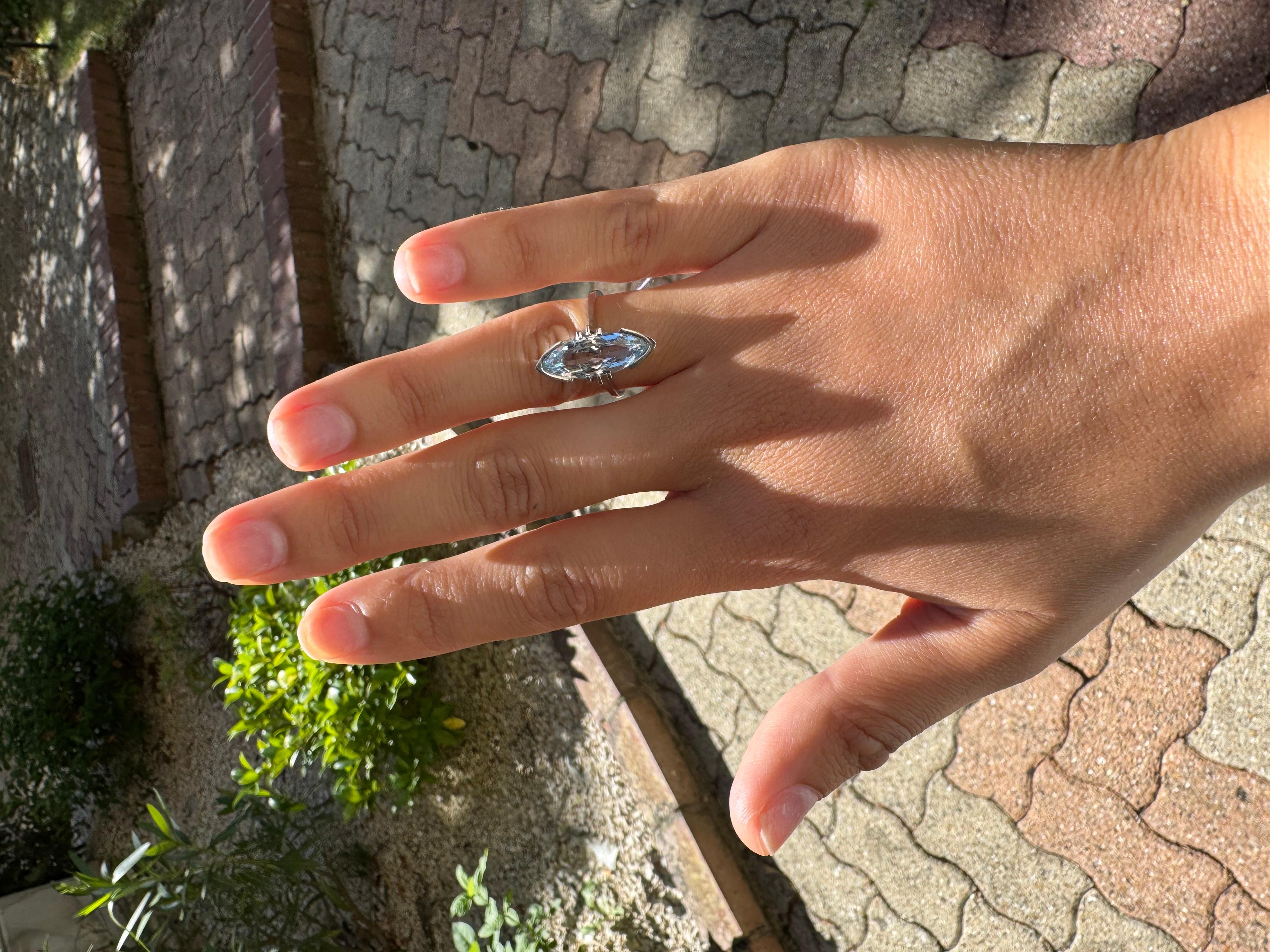 1950er Jahre Mid-Century Marquise Aquamarin Solitär Ring in 18K Weißgold im Angebot 3