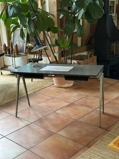 Escritorio de aluminio y Formica de estilo «Mid-Century Modern» de los años 50
