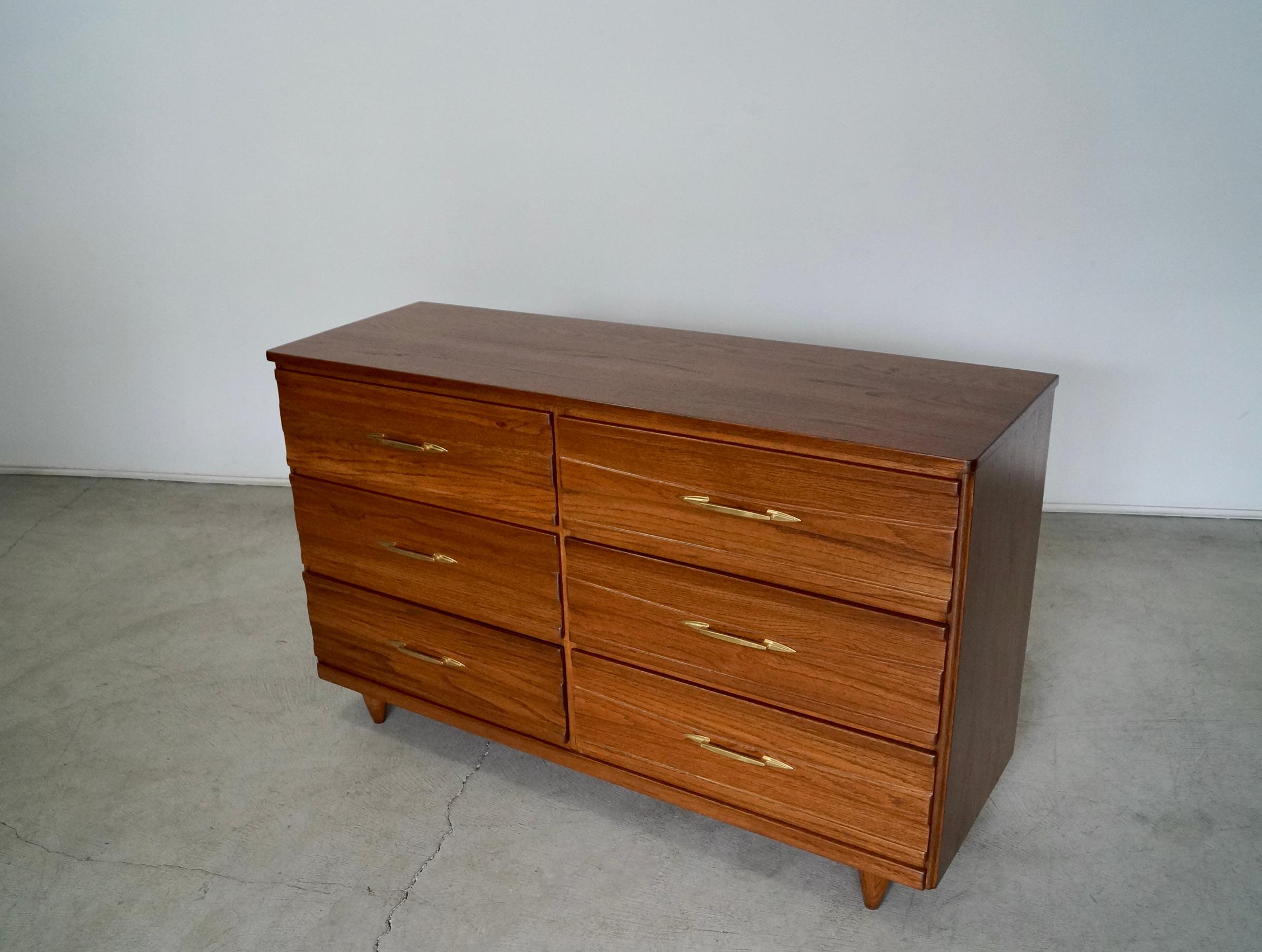 1950's Mid-Century Modern Atomic Dresser In Excellent Condition For Sale In Burbank, CA