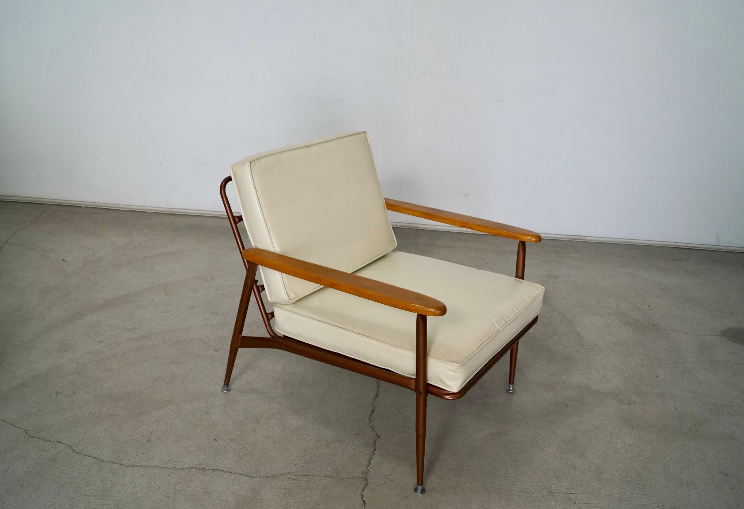 1950's Mid-Century Modern Baumritter Lounge Chair In Good Condition For Sale In Burbank, CA