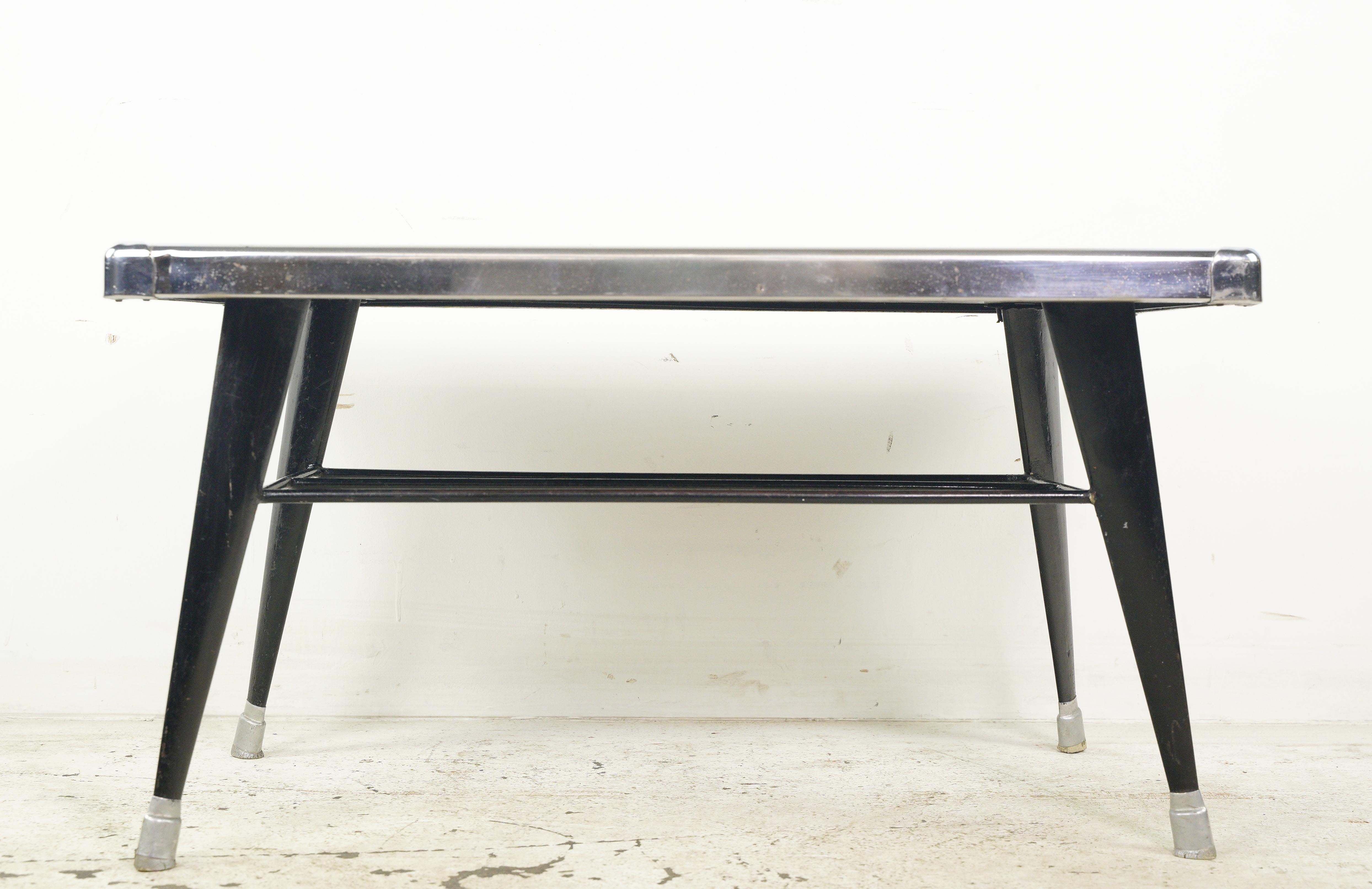 1950s Mid-Century Modern Black Glass & Steel Coffee Table In Good Condition For Sale In New York, NY