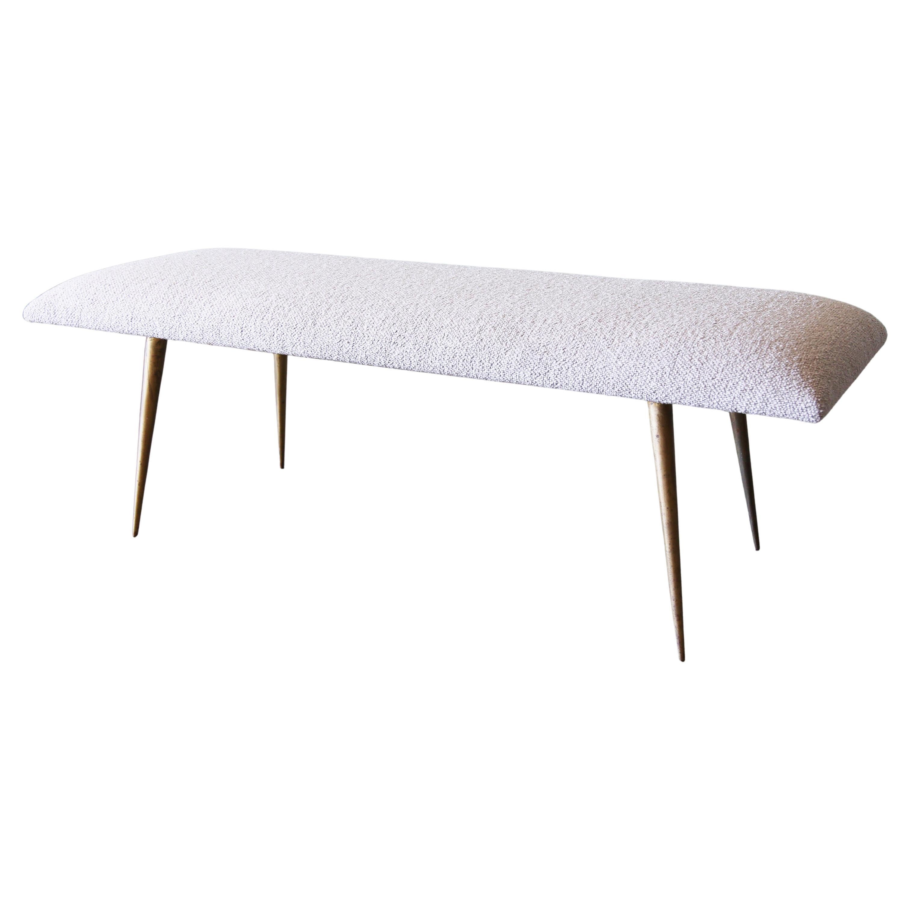 1950er Jahre Mid Century Modern Boucle und Messing Bein Pilz Custom Bank