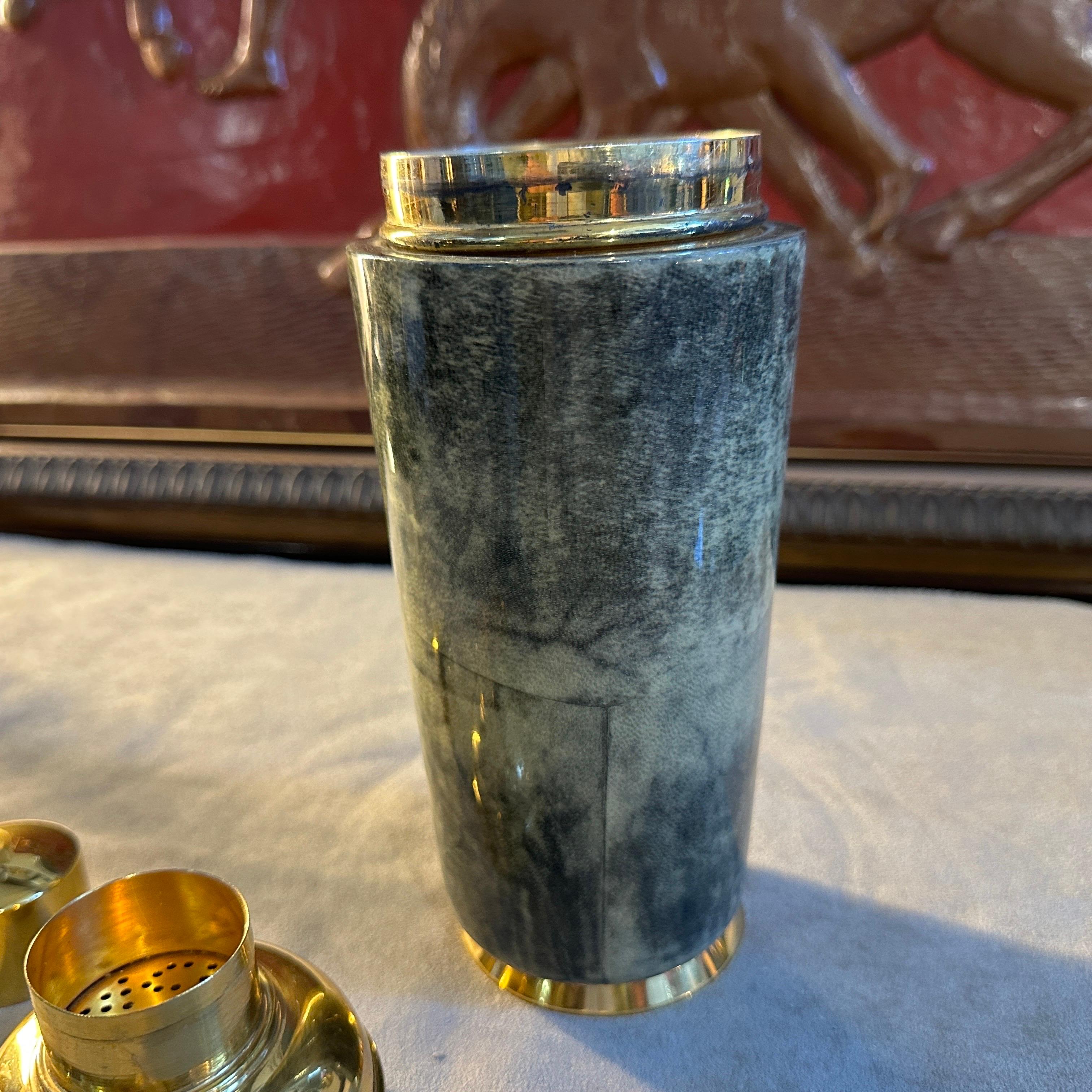1950s Mid-Century Modern Brass and Green Goatskin Cocktail Shaker by Aldo Tura For Sale 1