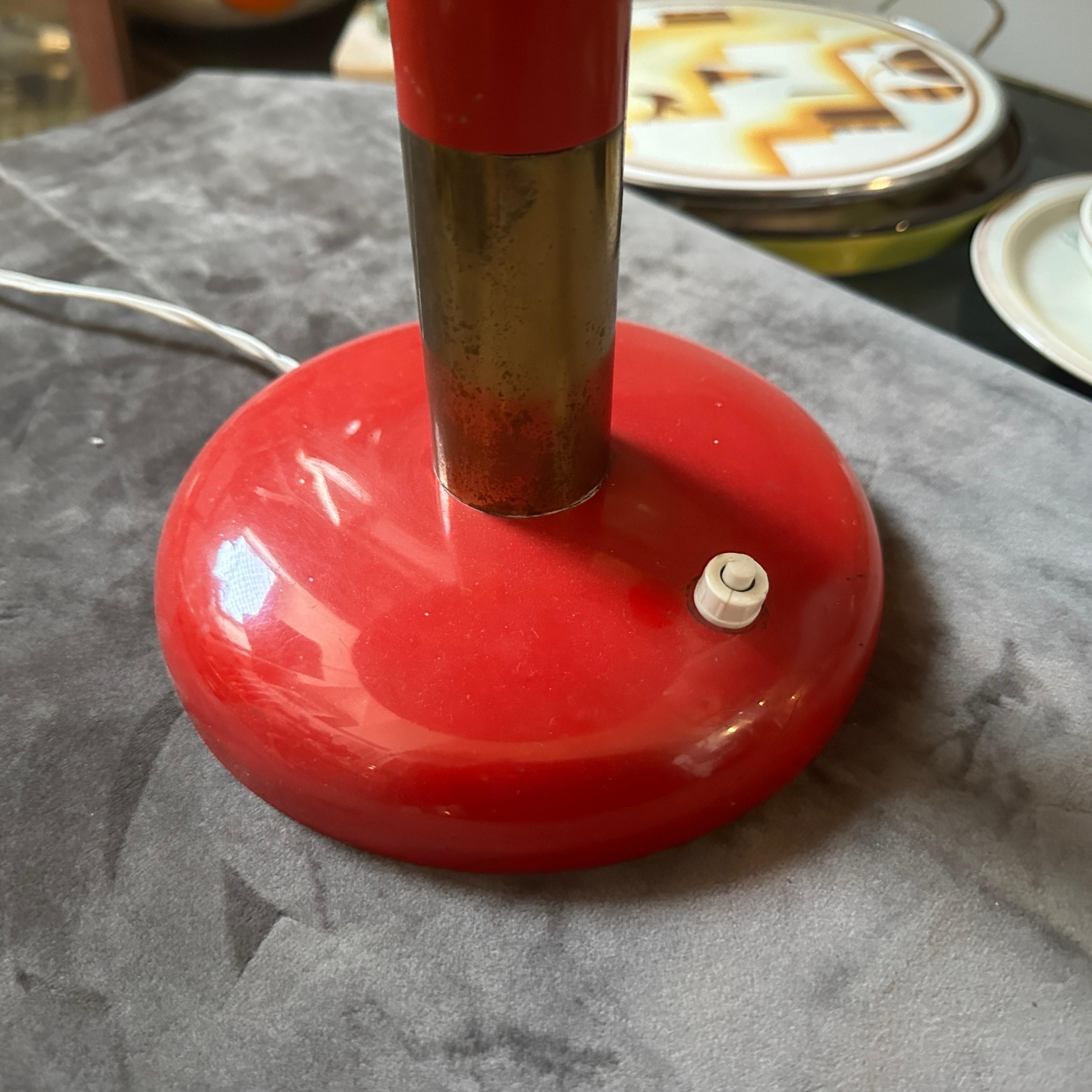 20th Century 1950s Mid-Century Modern Brass and Red Metal Italian Table Lamp For Sale