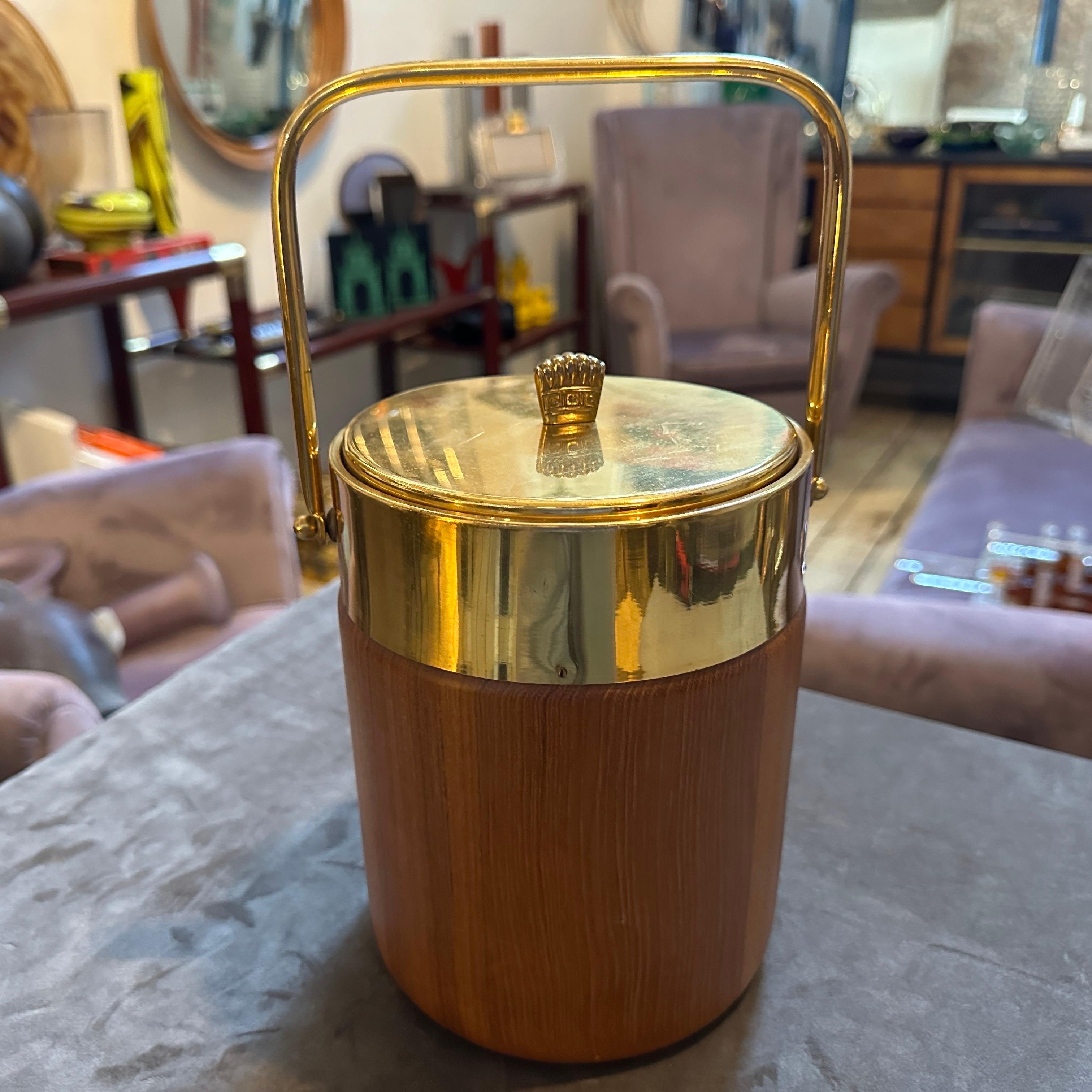 Mid-Century moderno Secchiello per il ghiaccio in ottone e legno del 1950 di Aldo Tura per Macabo in vendita