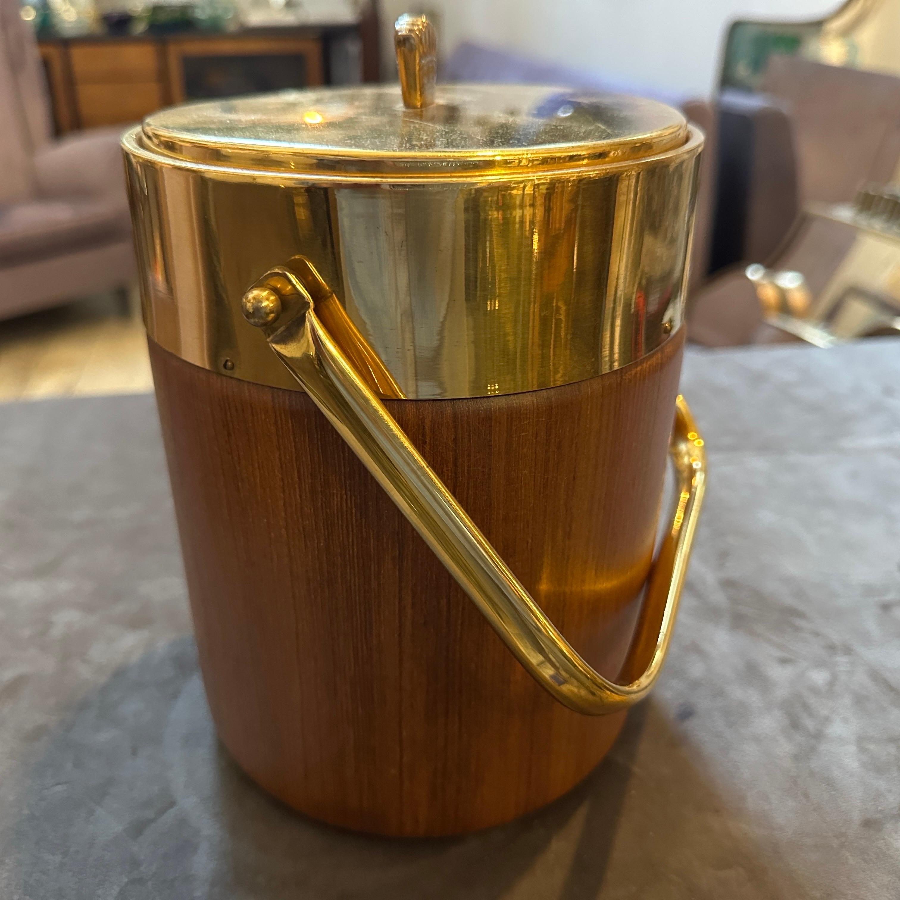 Italiano Secchiello per il ghiaccio in ottone e legno del 1950 di Aldo Tura per Macabo in vendita