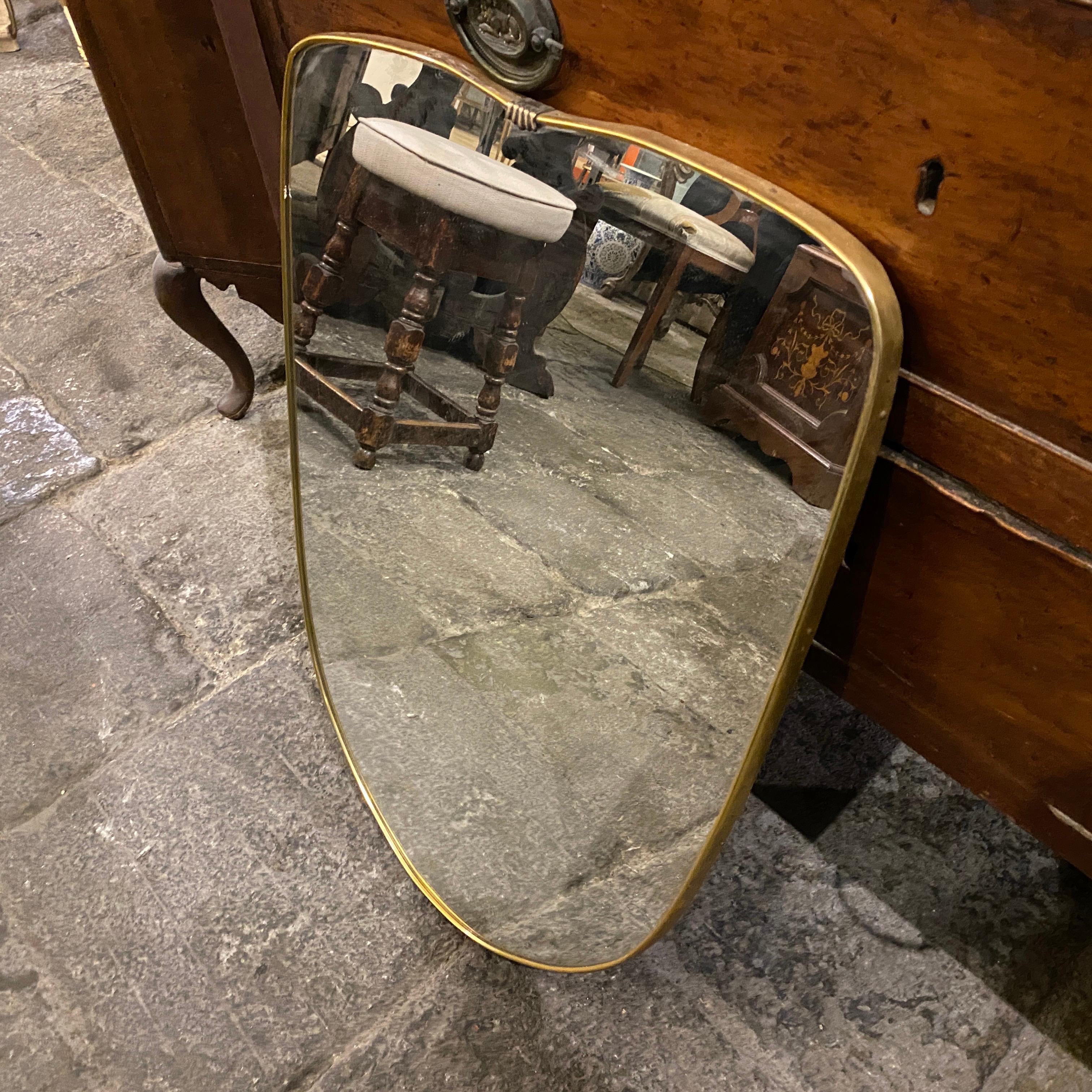 1950s Mid-Century Modern Brass Italian Wall Mirror in the Manner of Gio Ponti In Good Condition In Aci Castello, IT