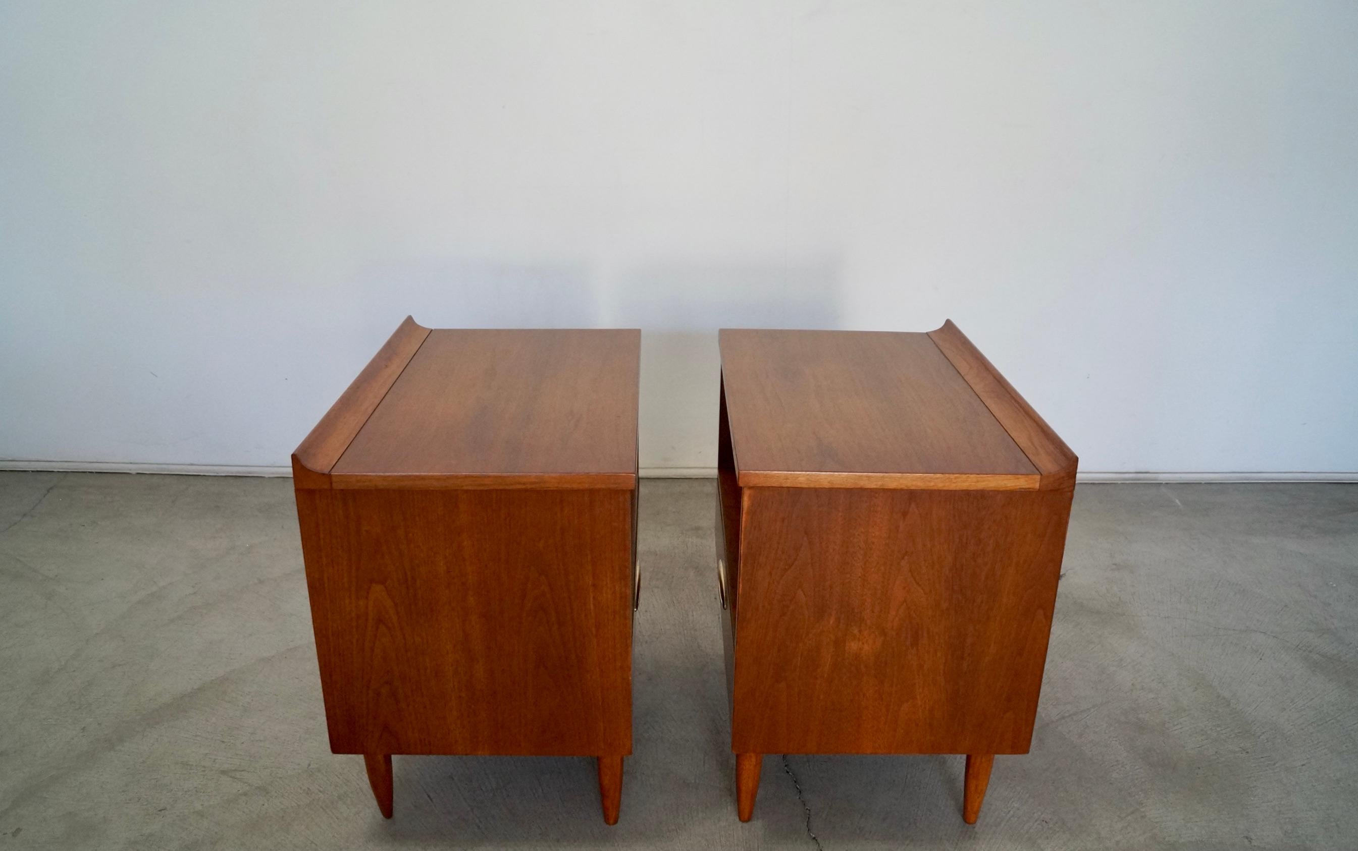 1950's Mid-Century Modern Broyhill Sculptra Nightstands, Pair 5