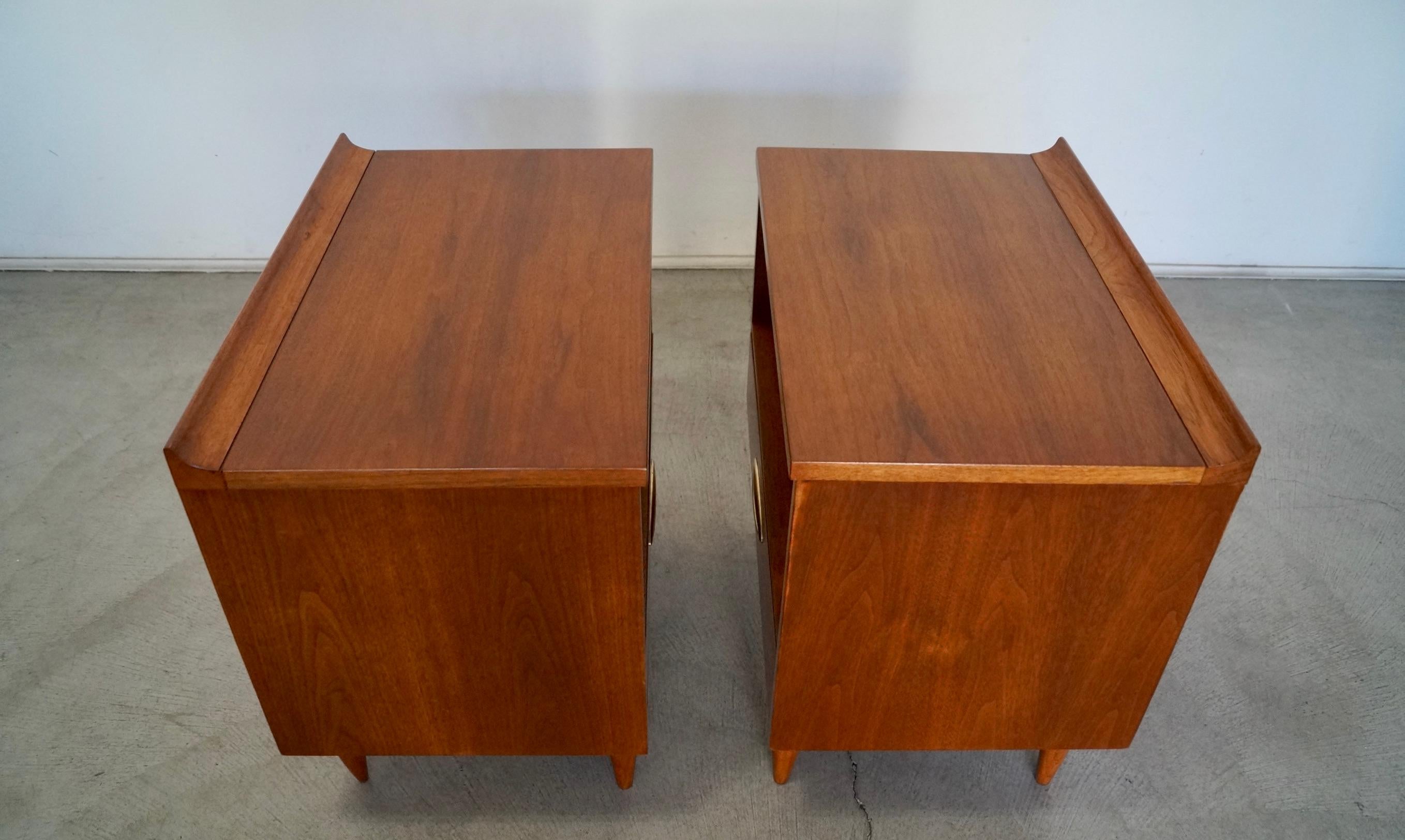 1950's Mid-Century Modern Broyhill Sculptra Nightstands, Pair 8