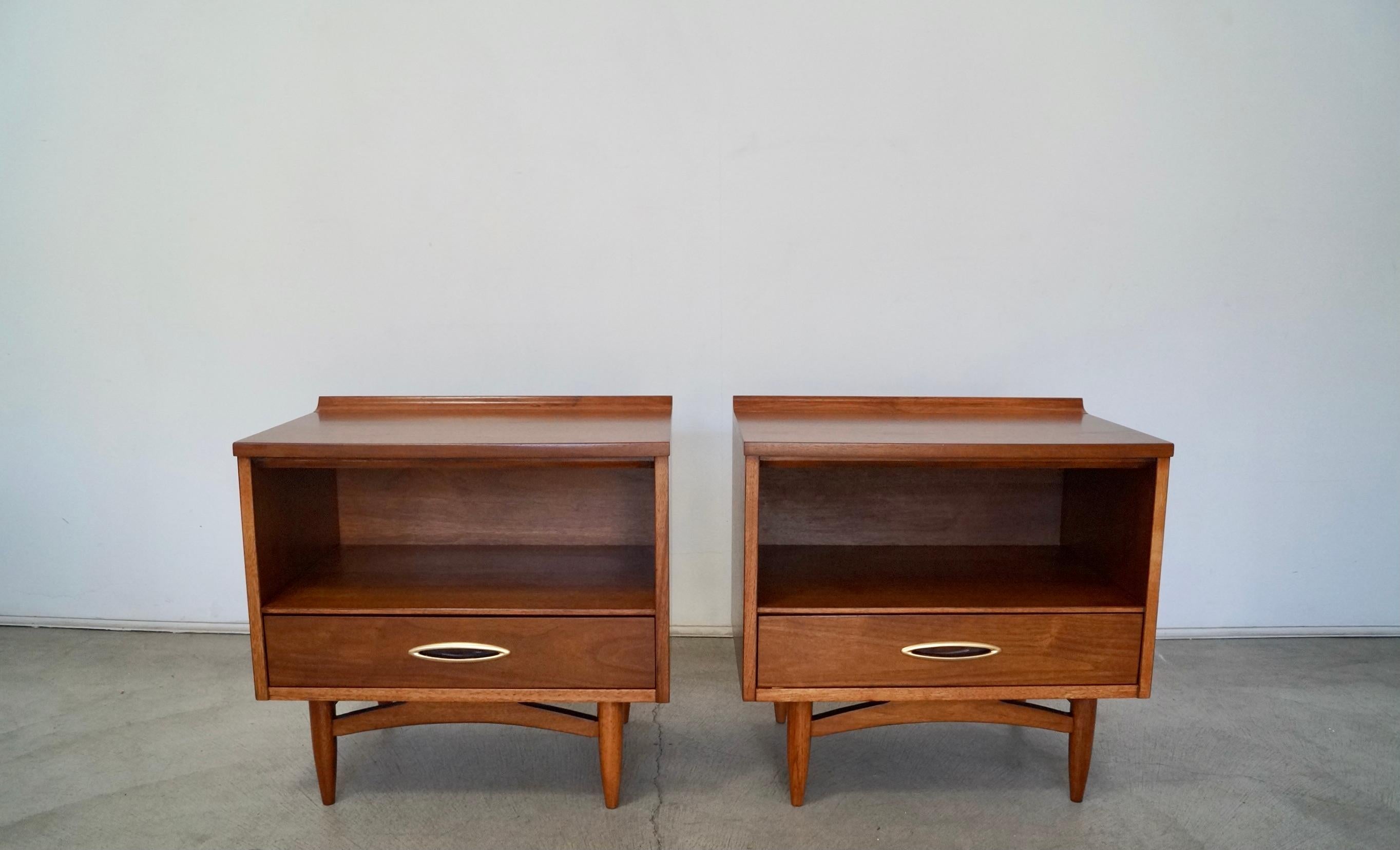 American 1950's Mid-Century Modern Broyhill Sculptra Nightstands, Pair