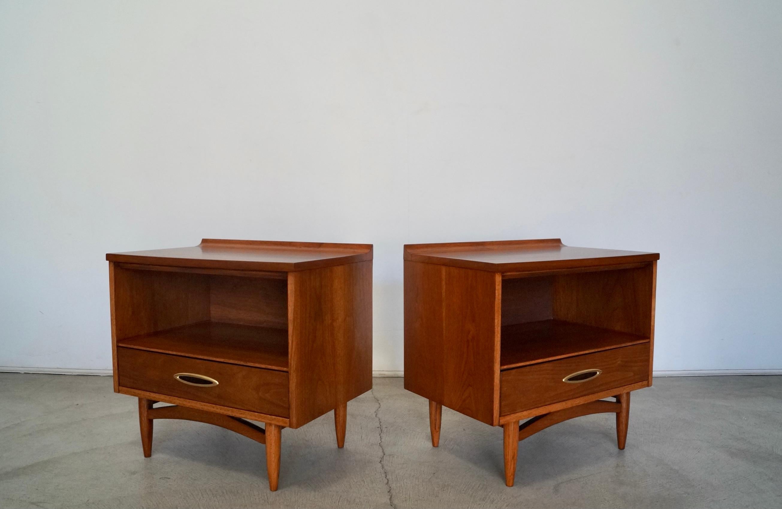 Mid-20th Century 1950's Mid-Century Modern Broyhill Sculptra Nightstands, Pair