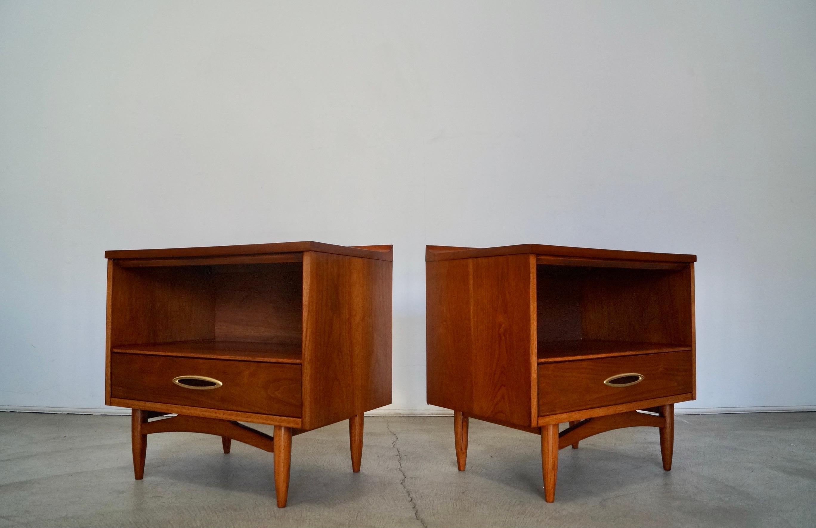 Walnut 1950's Mid-Century Modern Broyhill Sculptra Nightstands, Pair