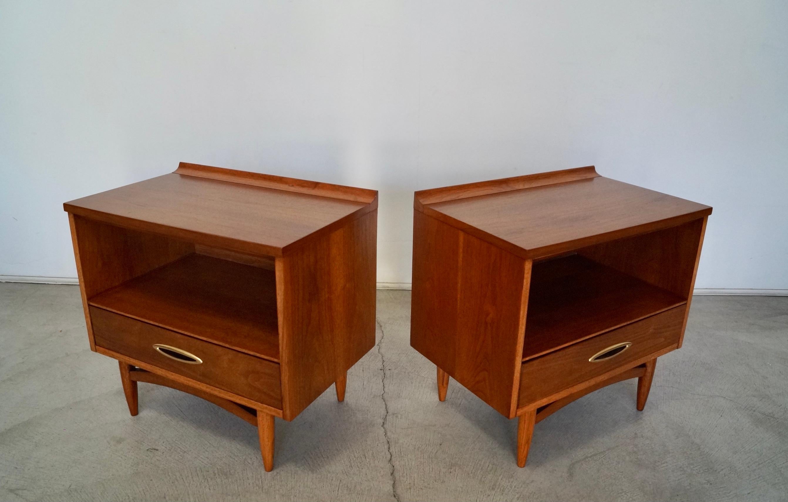 1950's Mid-Century Modern Broyhill Sculptra Nightstands, Pair 1