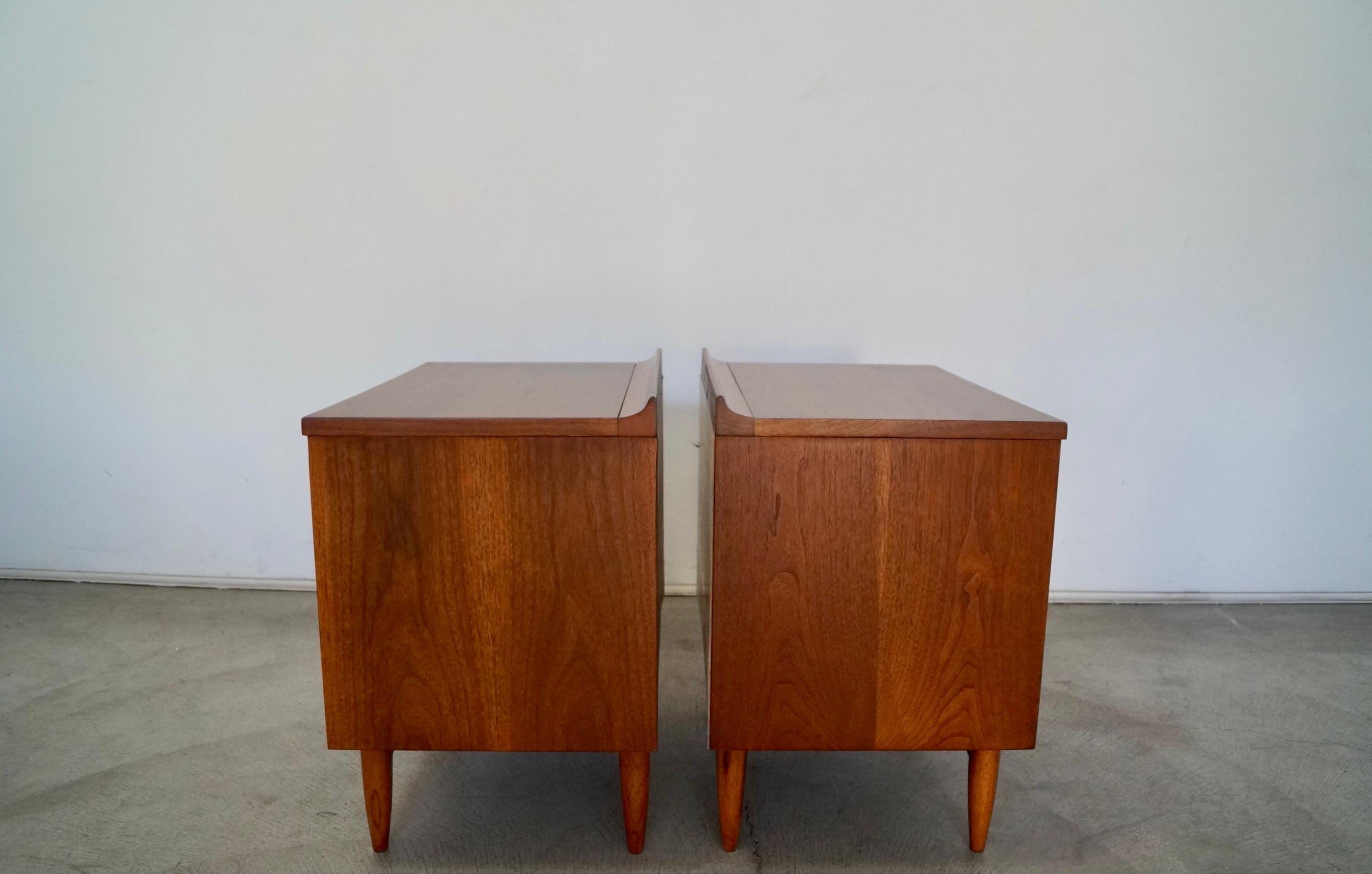 1950's Mid-Century Modern Broyhill Sculptra Nightstands, Pair 2