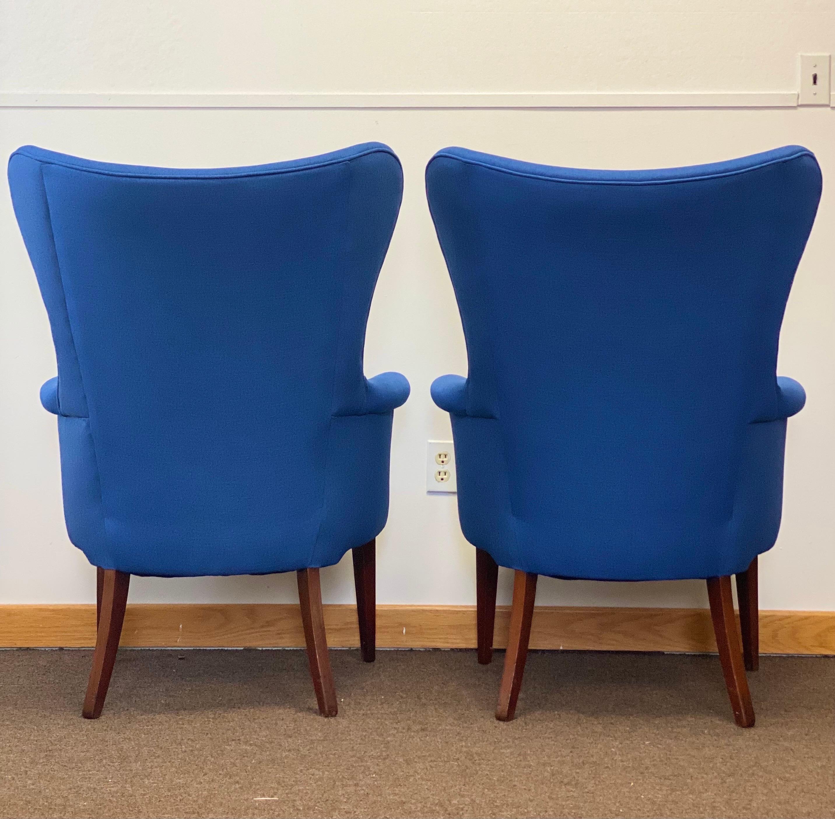 North American 1950s Mid-Century Modern Butterfly Royal Blue Wingback Chairs, a Pair