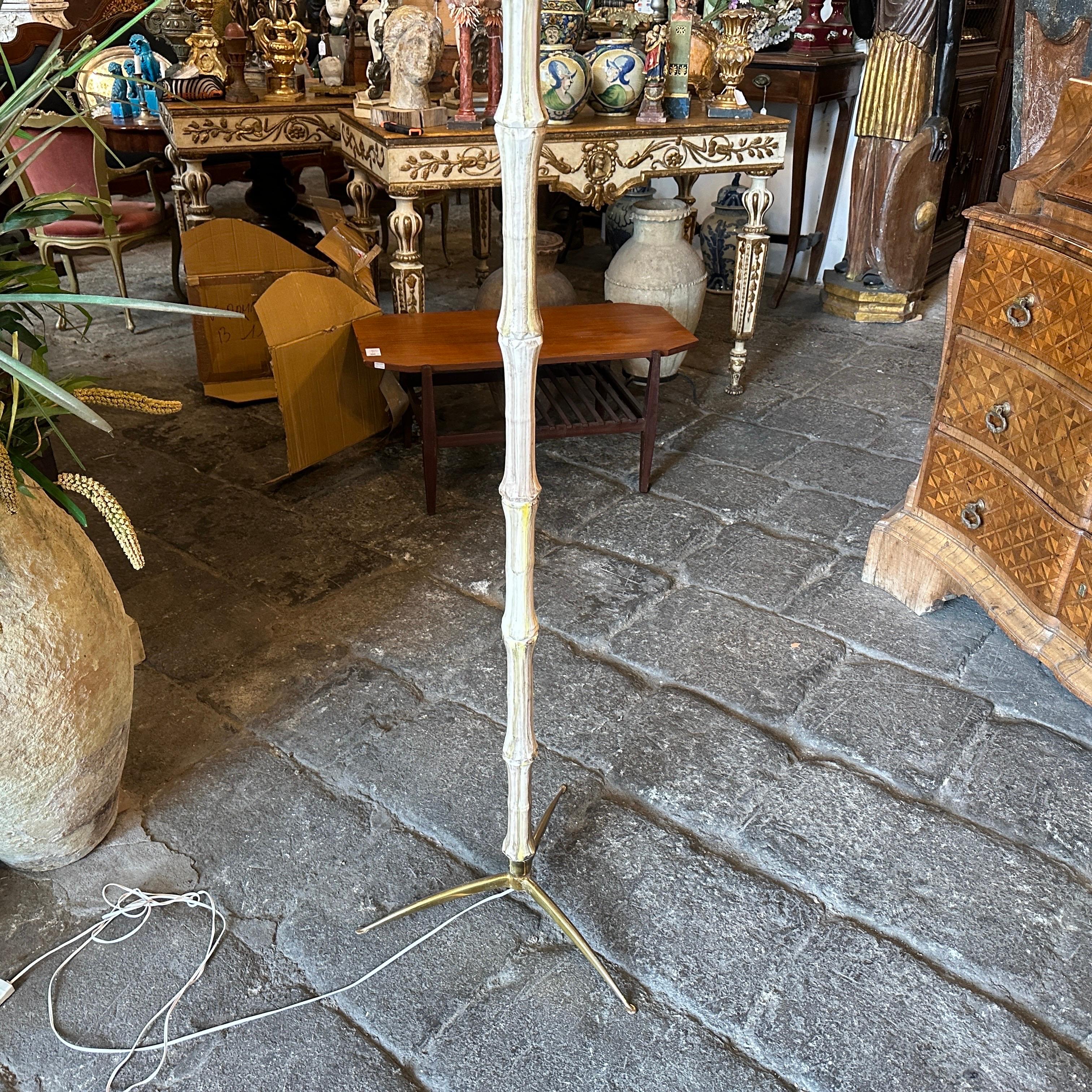 1950s Mid-Century Modern Keramik und Messing Italienische Stehlampe im Zustand „Gut“ im Angebot in Aci Castello, IT